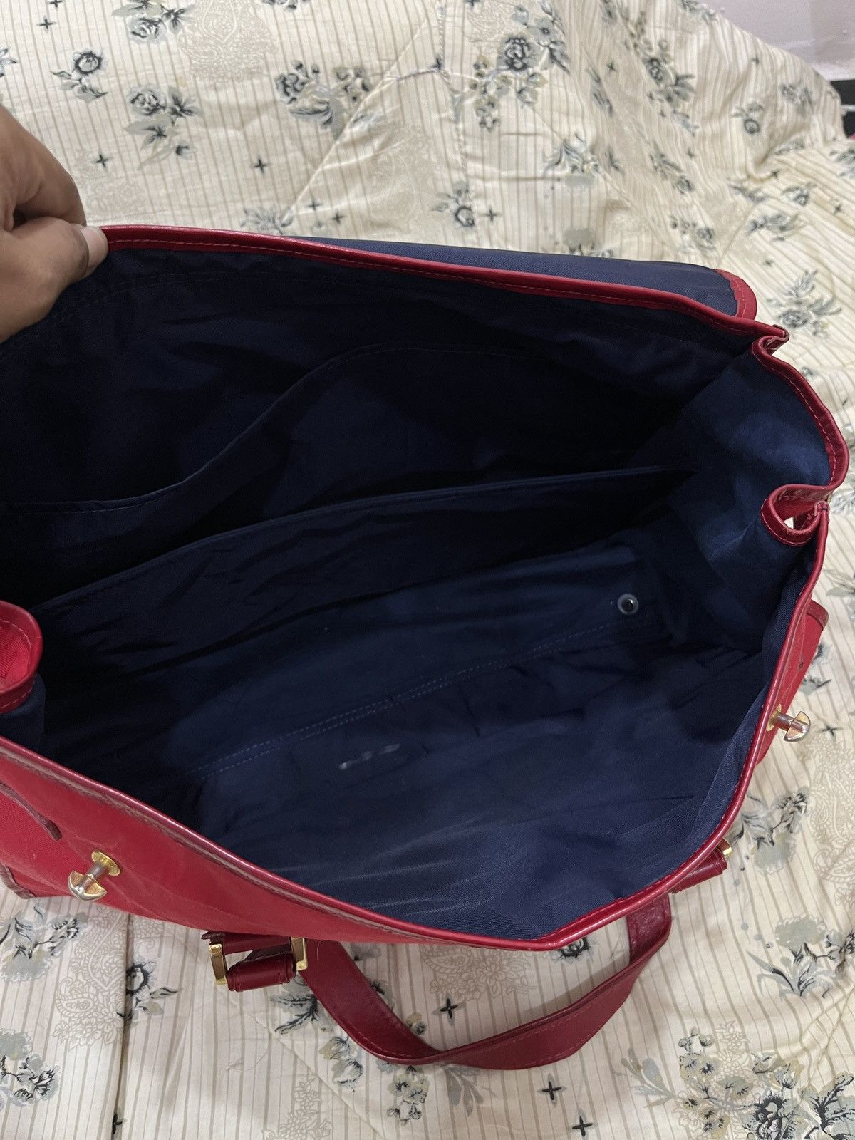 Designer × Moschino 🔥🔥🔥STEALS MOSCHINO TRAVEL BAG Size ONE SIZE - 16 Thumbnail