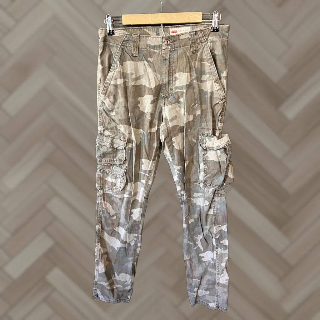 AMO Wrangler Mens Green Camo Cargo Pants Tapered 30 x 32 Regular Men Pants Green Camo Cargo Tapered 30 32 Mens Size US 30 / EU 46 - 1 Thumbnail