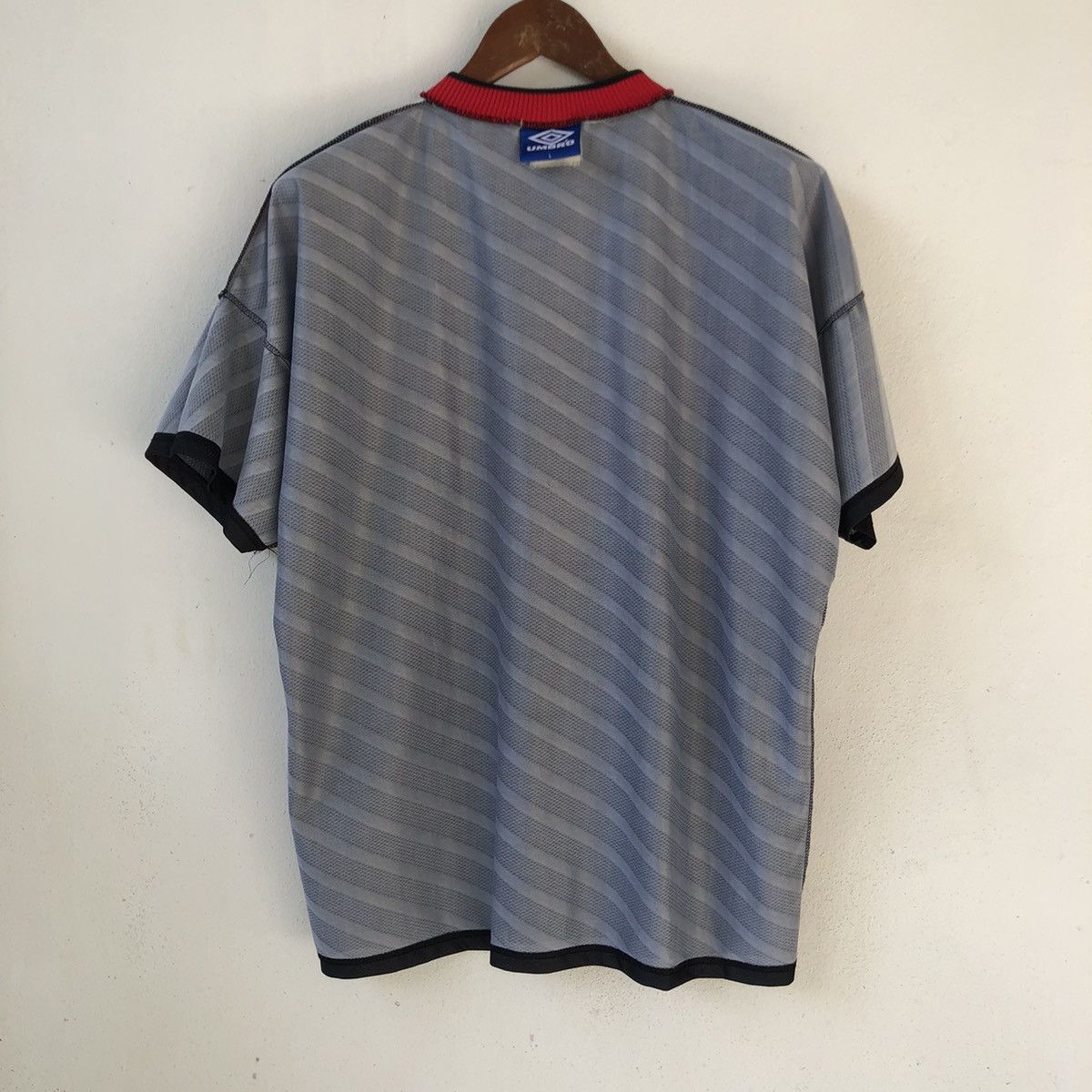 Umbro × Vintage Manchester United 1994 Vintage Umbro Training Jersey Size US L / EU 52-54 / 3 - 12 Thumbnail