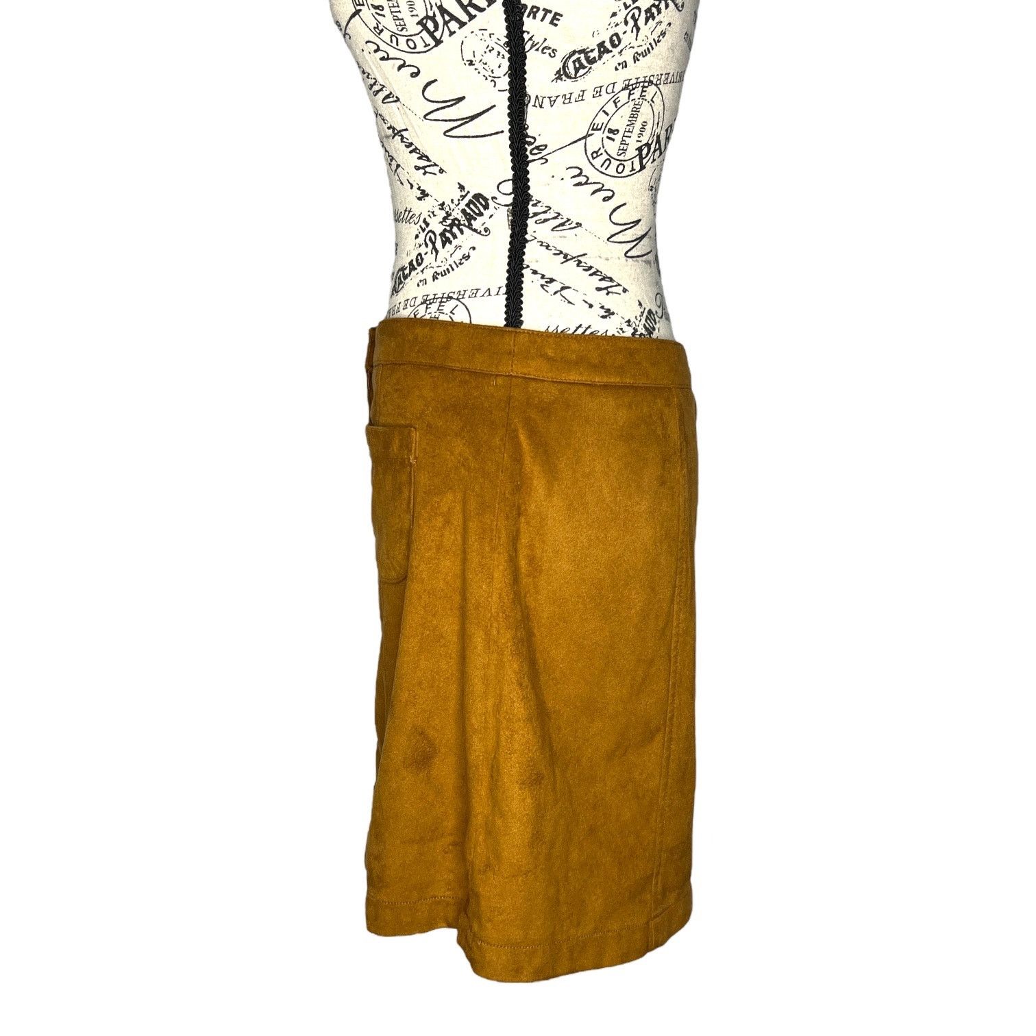 Garage Button Front 2 Square Pocket Faux Suede Skirt Size 28" / US 6 / IT 42 - 3 Thumbnail
