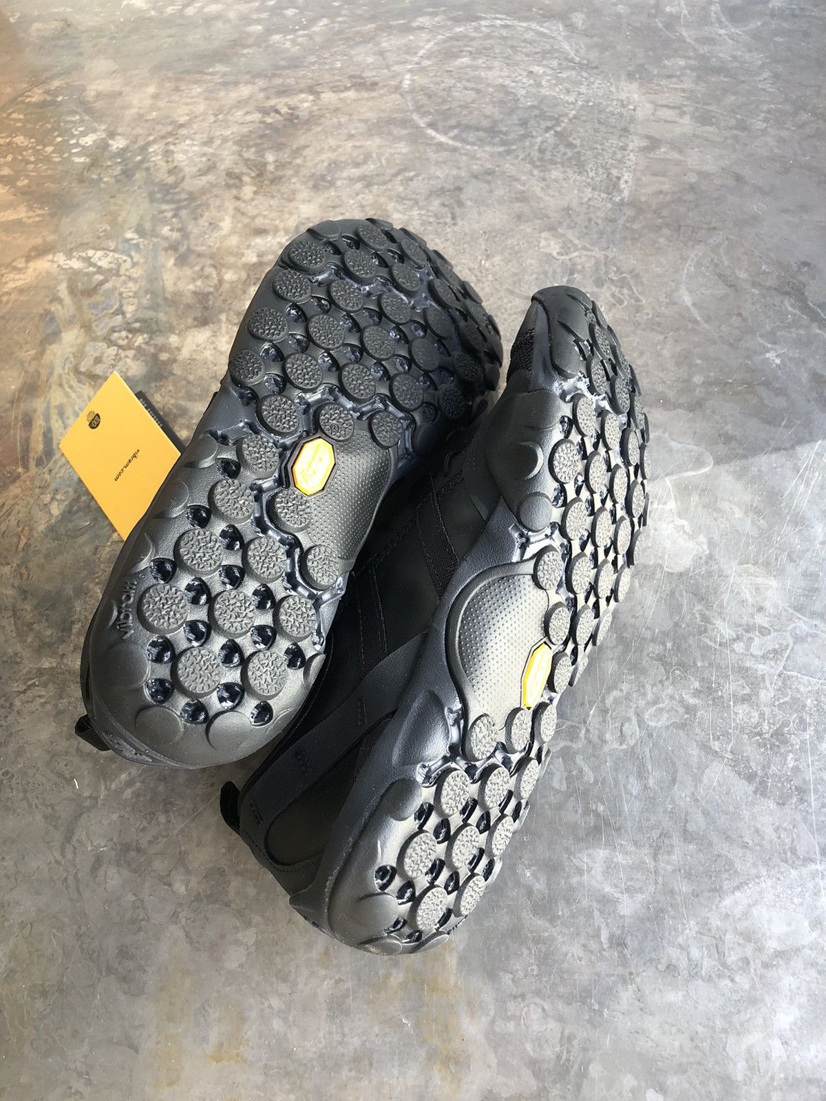 Issey Miyake × New Balance Issey Miyake x New Balance MT10OV1 Running Shoes Size US 7 / IT 37 - 5 Thumbnail