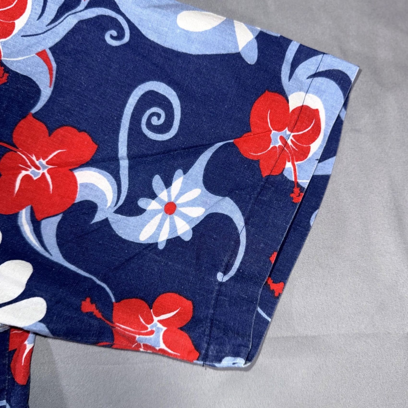 Vintage VINTAGE Surf Report International Hawaiian Shirt Men L Blue Hibiscus Floral Short Sleeve Button-Up Pockets Made in USA Size US L / EU 52-54 / 3 - 5 Thumbnail