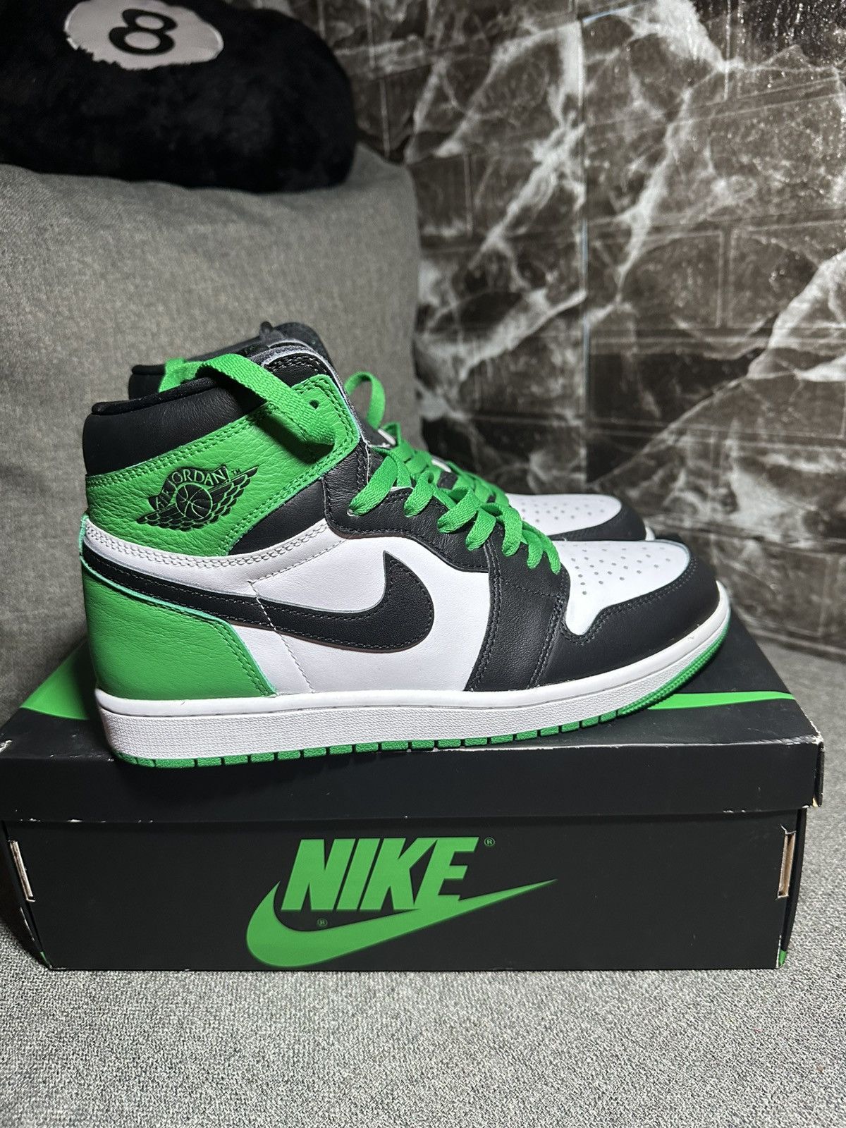 Jordan Brand × Nike Jordan 1 High OG Lucky Green Size US 9 / EU 42 - 2 Thumbnail