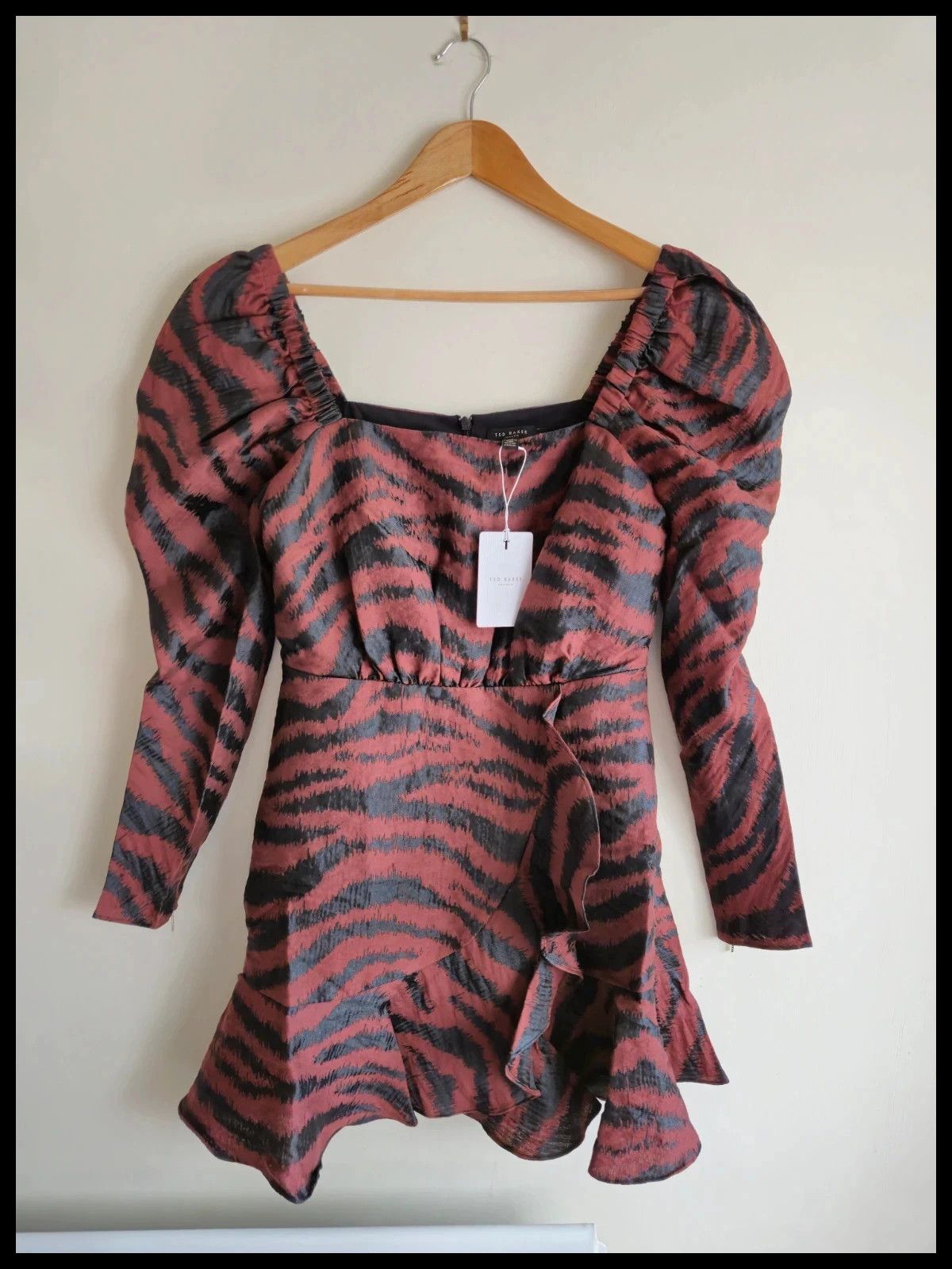 Ted Baker Ted Baker Brand New Exaggerated Shoulder Mini Dress - Size 2 Size L / US 10 / IT 46 - 1 Thumbnail