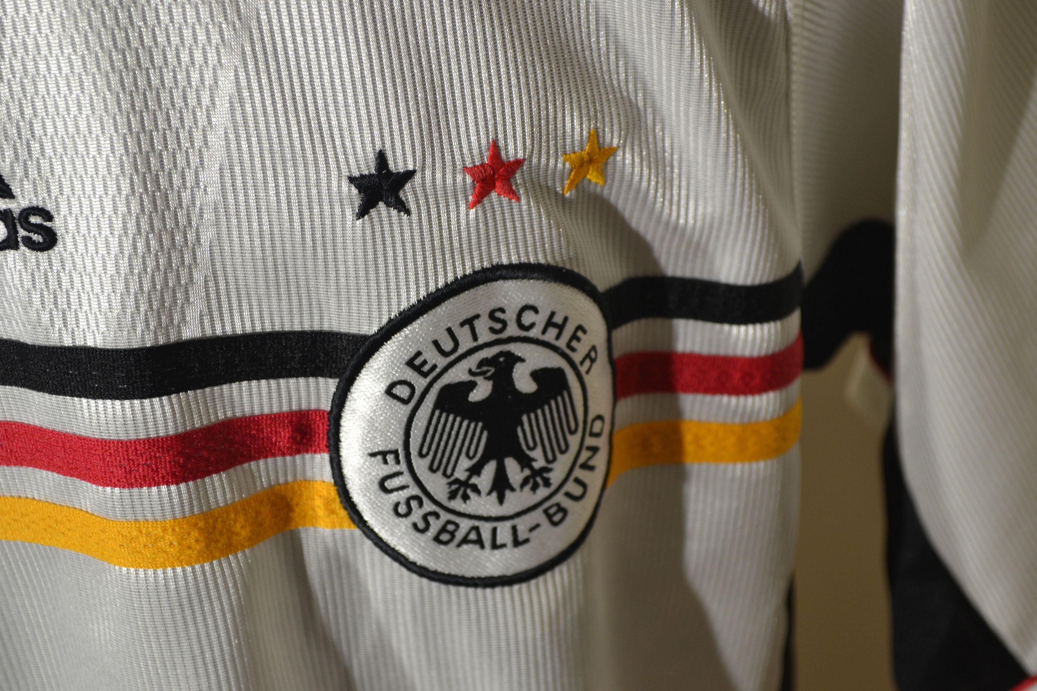 Adidas Original 1998/1999 Germany National Team Home Shirt Size US L / EU 52-54 / 3 - 3 Thumbnail