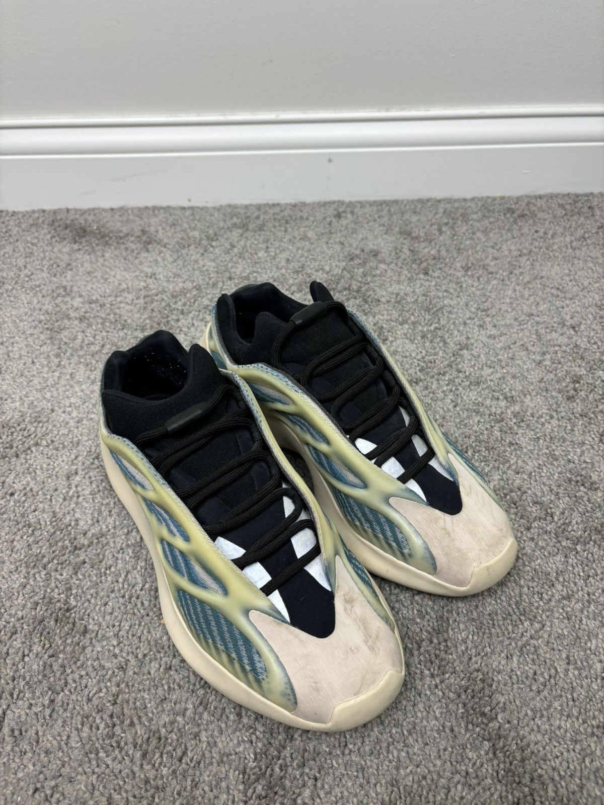 Adidas Adidas yeezy 700 v3 kyanite Size US 8 / EU 41 - 15 Thumbnail