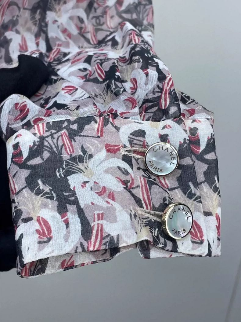 Chanel Chanel 23A silk shirt with broken flowers 2504-Nextarrow Size XS / US 0-2 / IT 36-38 - 3 Thumbnail