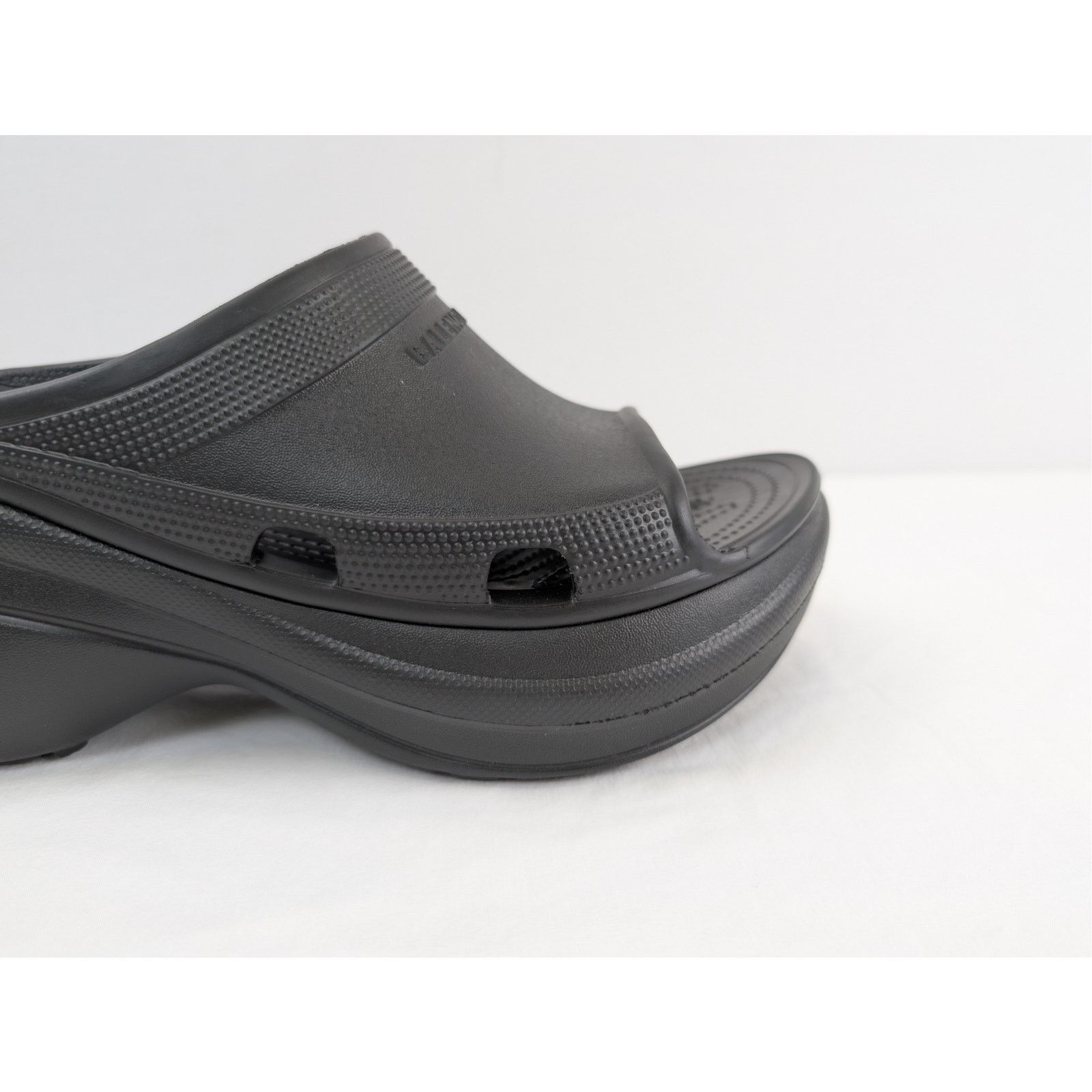 Balenciaga o1rshd1 Crocs Pool Rubber Slide Slipper in Black Size US 10 / EU 43 - 4 Thumbnail