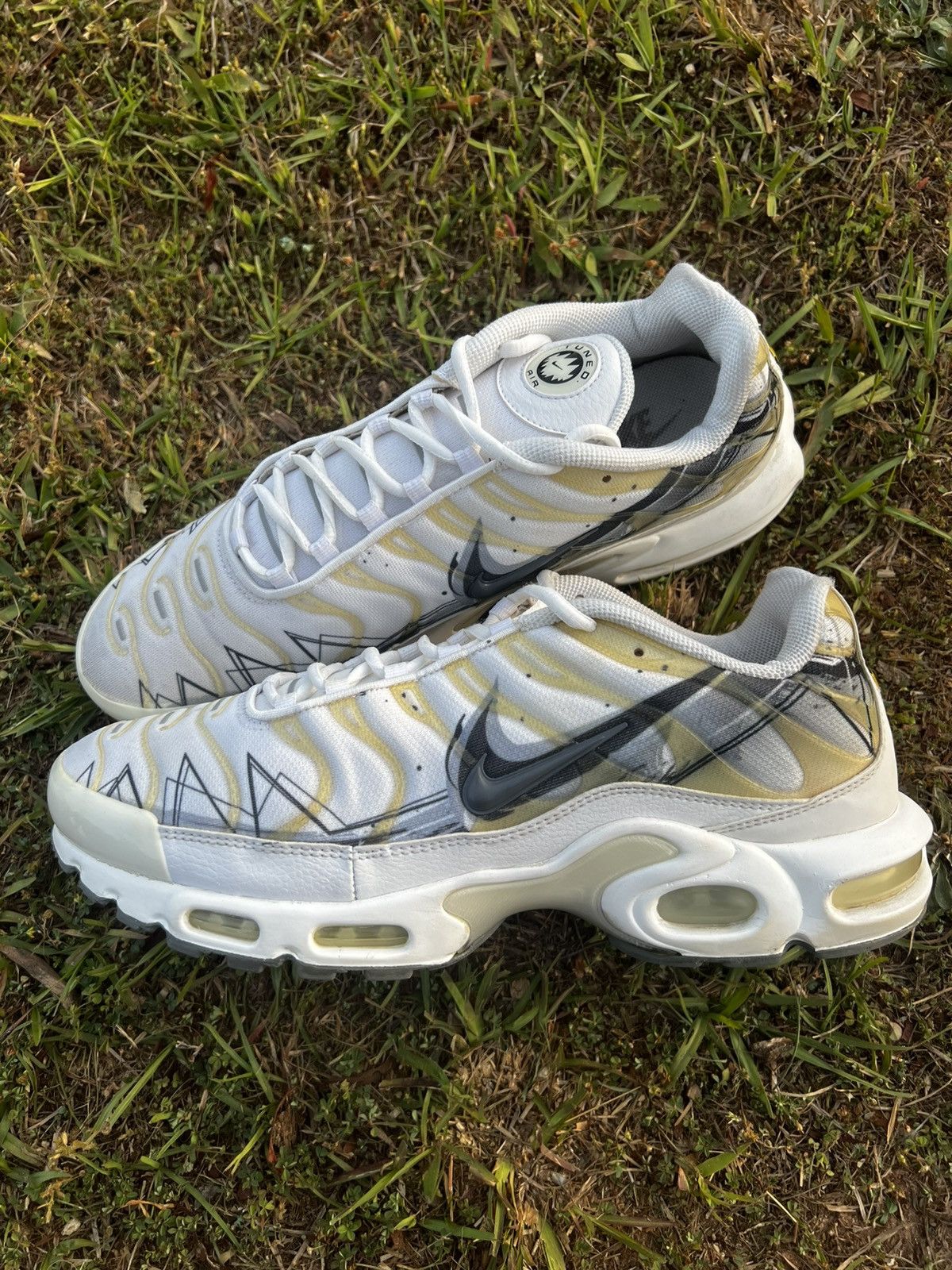 Nike CLEAN Nike Air Max Plus size 12 Mens La Requin White shoes Size US 12 / EU 45 - 3 Thumbnail