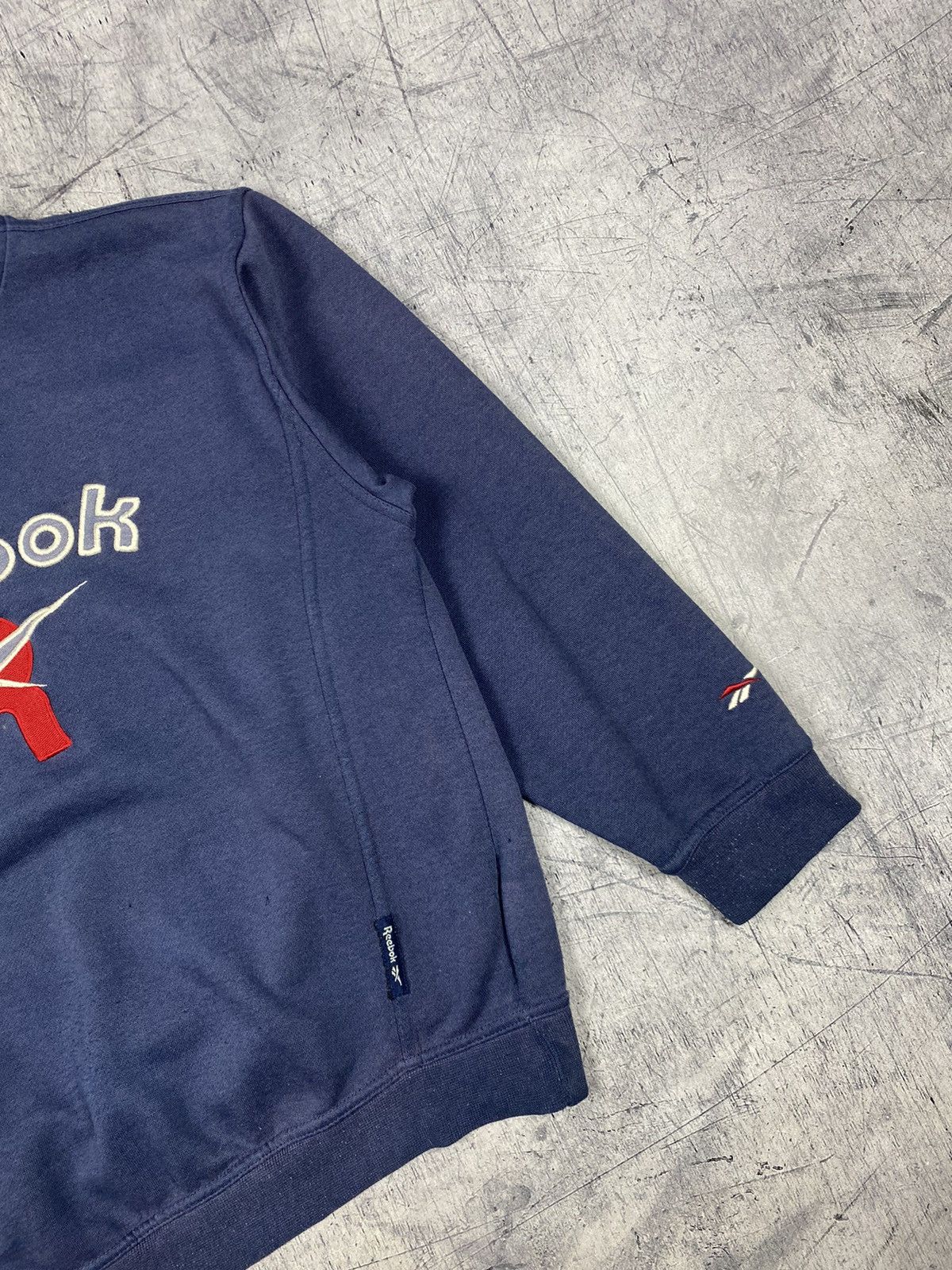 Reebok Vintage Reebok Y2K Big Center Logo Sweatshirt Size US S / EU 44-46 / 1 - 4 Thumbnail