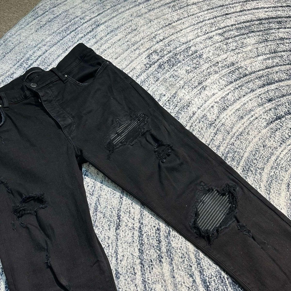Amiri × Hypebeast AMIRI DESTROYED DENIM PANTS Size US 34 / EU 50 - 4 Thumbnail