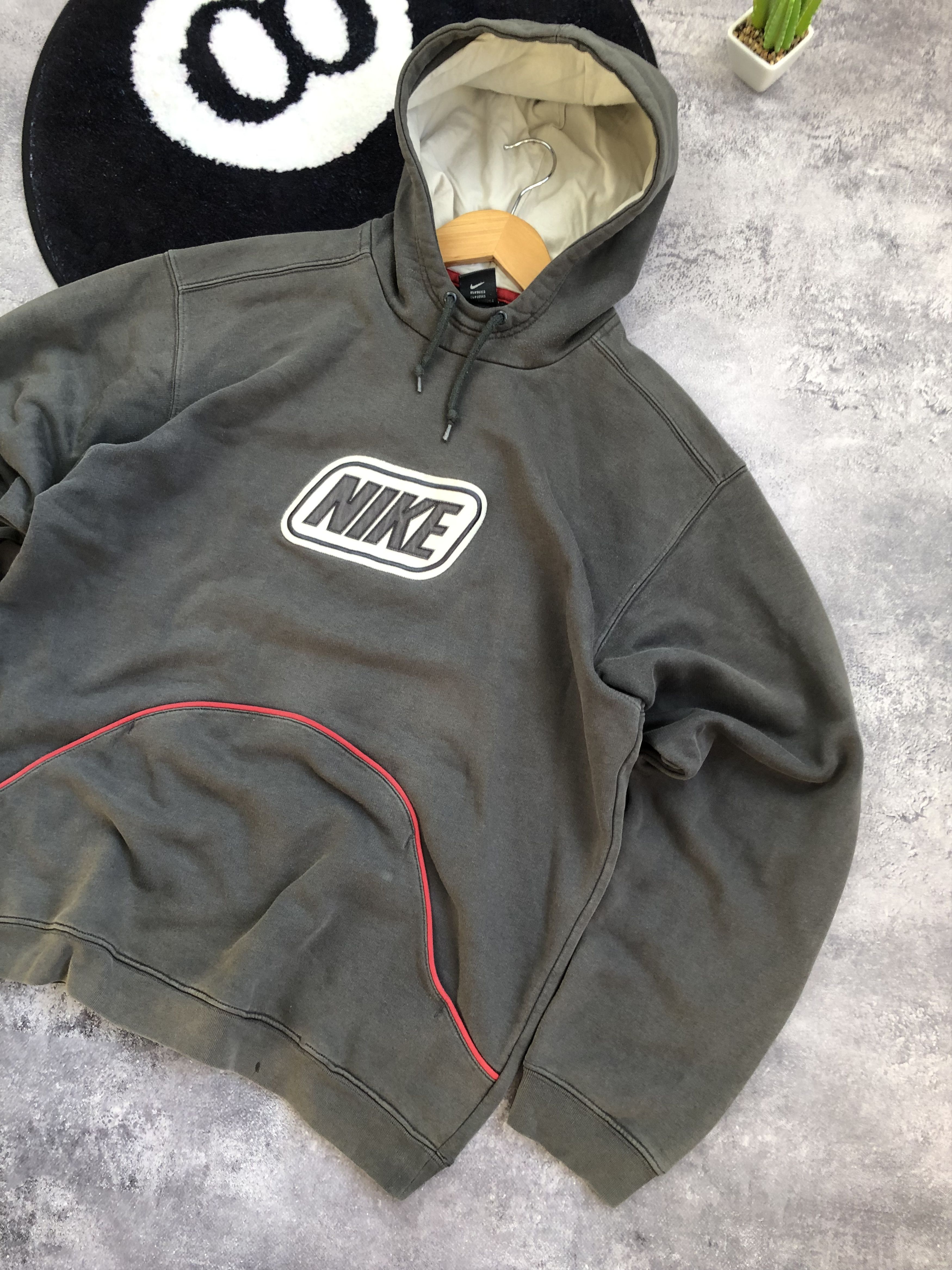 Nike NIKE Vintage Big Central Logo Fade Hoodie Streetwear Casual Size US L / EU 52-54 / 3 - 2 Thumbnail