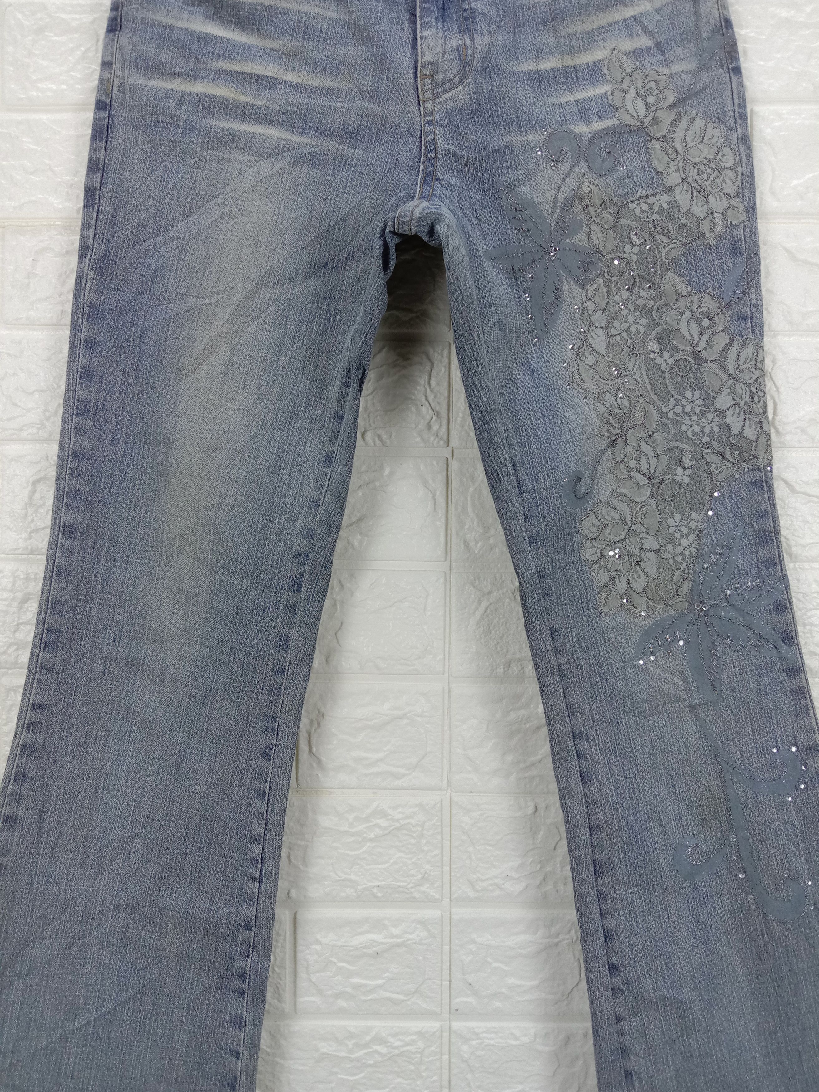 Beauty Beast Vintage Japanese Art Flower Embroidered Flare Jeans Size 27" / US 4 / IT 40 - 3 Thumbnail