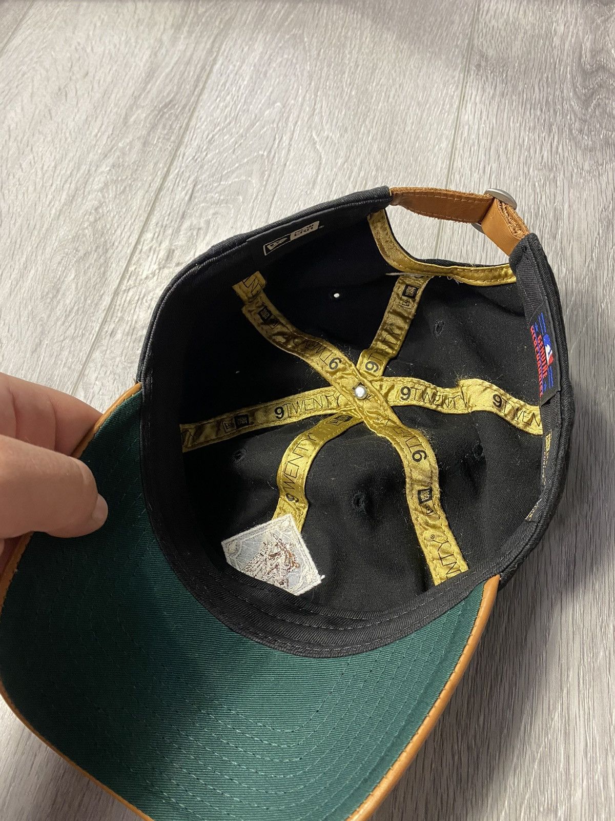 New Era × Wilson Wilson x New Era x Genuine Merchandise Cap Leather Visor Size ONE SIZE - 6 Thumbnail