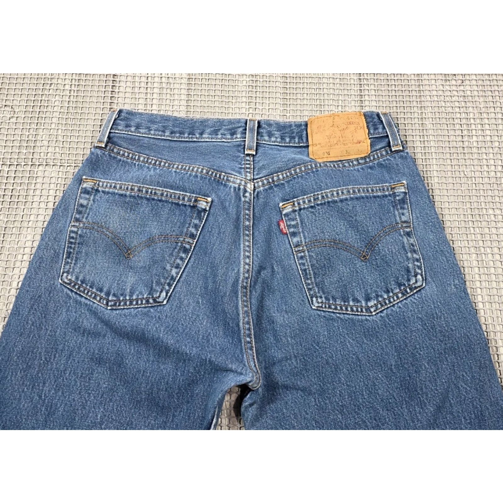 Levi's VINTAGE Levi's 501 Jeans Womens 30x30 Blue Denim Button Fly 80s 90s Regular Women Jeans Size 30" / US 8 / IT 44 - 5 Thumbnail