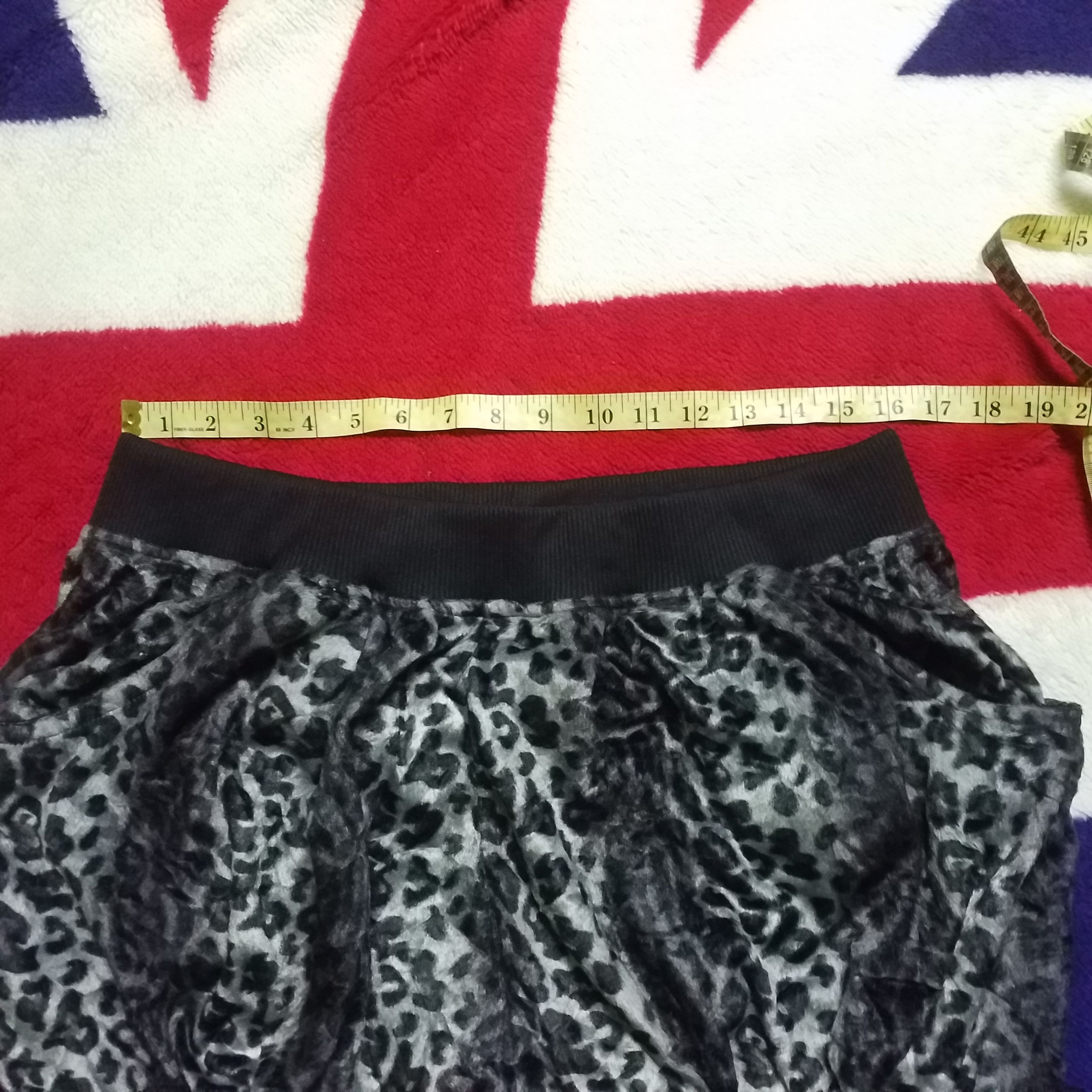 Japanese Brand CLASH AHEAD BALLON SHORT LEOPARD PRINT STYLE Size 40" / US 18 - 2 Thumbnail