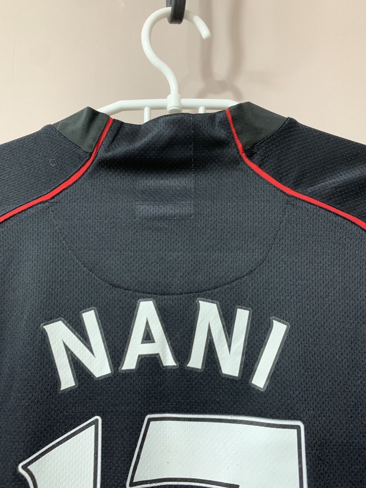 Nike Manchester United 2008 Football Shirt Nike Soccer NANI #17 Size US S / EU 44-46 / 1 - 13 Thumbnail