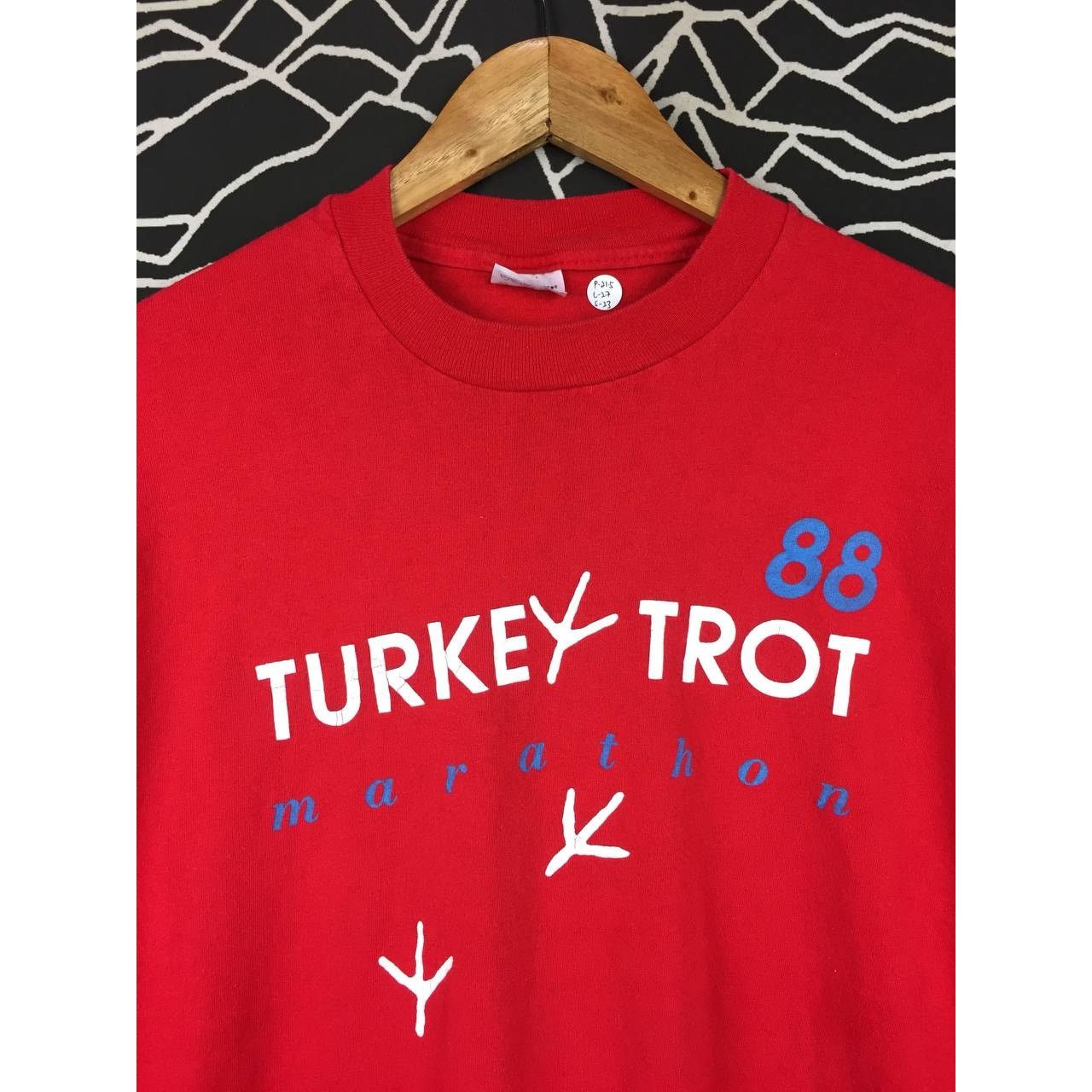 Vintage Vtg 80s Turkey Trot Marathon Champions For Life Tee Size US L / EU 52-54 / 3 - 3 Thumbnail