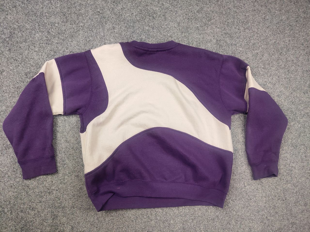 Nike Vintage 90's Nike Center Logo Embroidered Custom Sweatshirt Size US L / EU 52-54 / 3 - 11 Thumbnail
