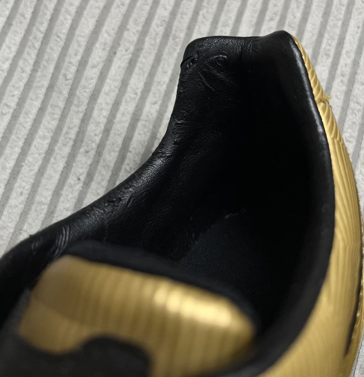 Nike Hype Nike Total 90 Shoot II MG Gold Football Cleats 00s Size US 9.5 / EU 42-43 - 23 Thumbnail