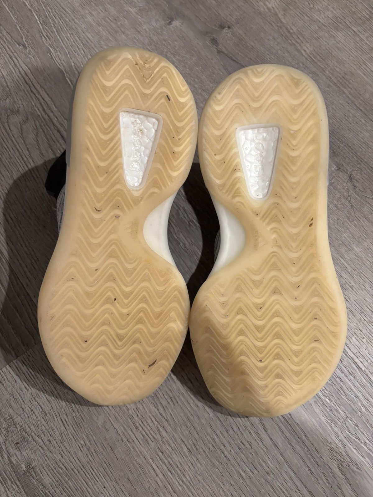 Yeezy Adidas Yeezy QNTM Size US 8 / EU 41 - 2 Thumbnail