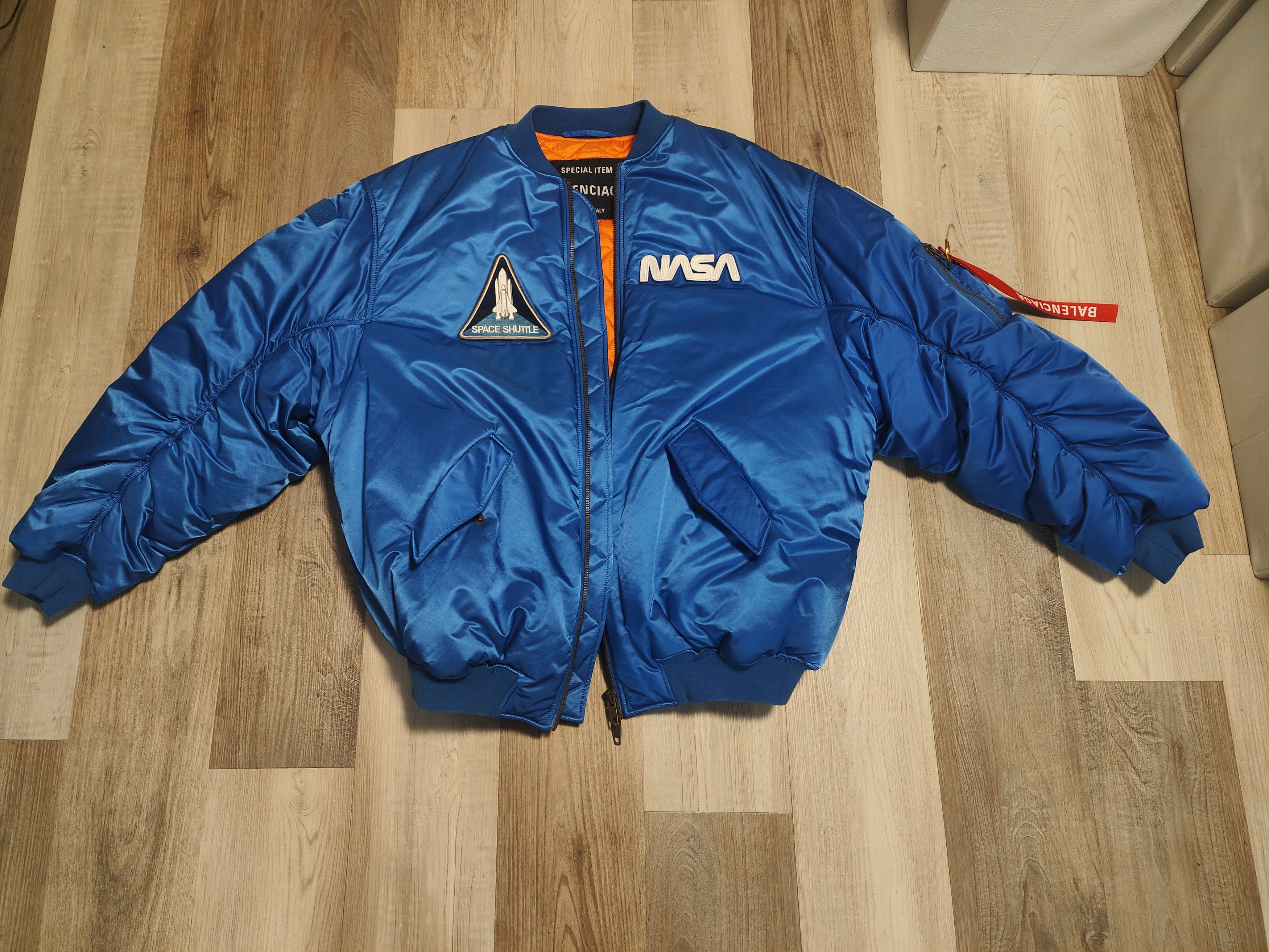 Balenciaga Balenciaga NASA Bomber Size US M / EU 48-50 / 2 - 1 Thumbnail