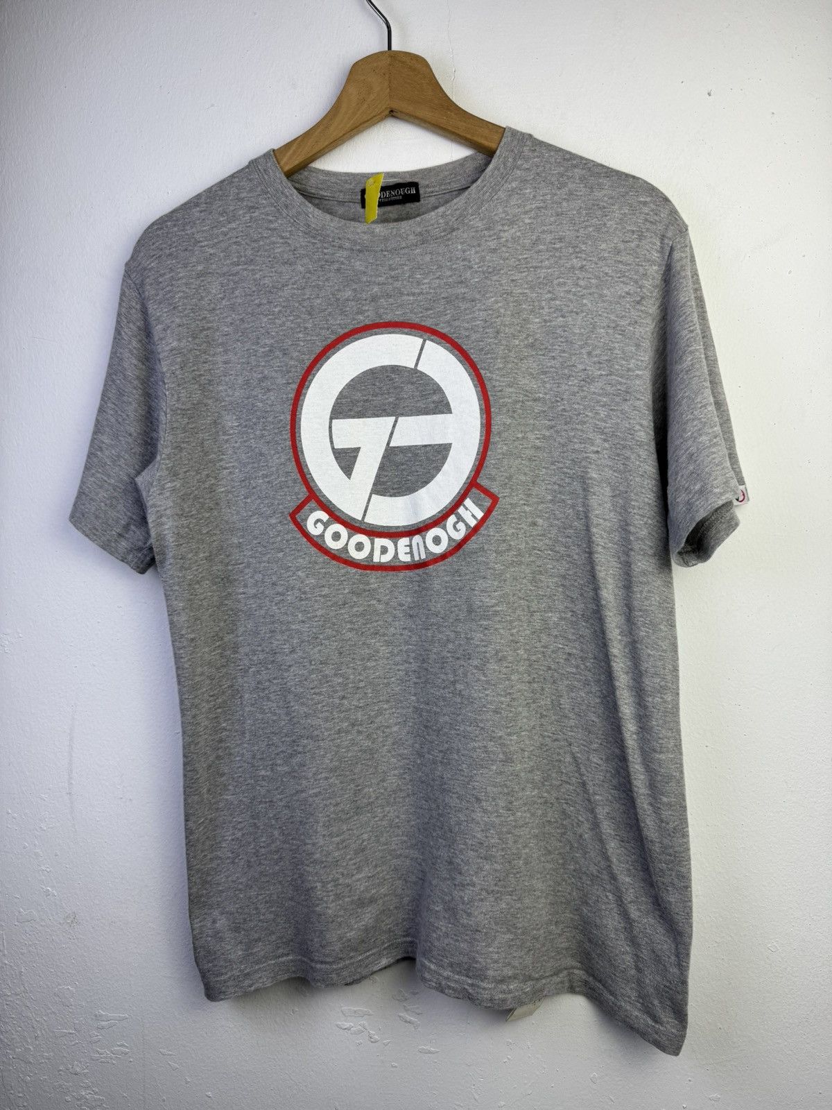GOODENOUGH vintage Goodenough T-shirt in grey with a logo graphic. Size US M / EU 48-50 / 2 - 3 Thumbnail