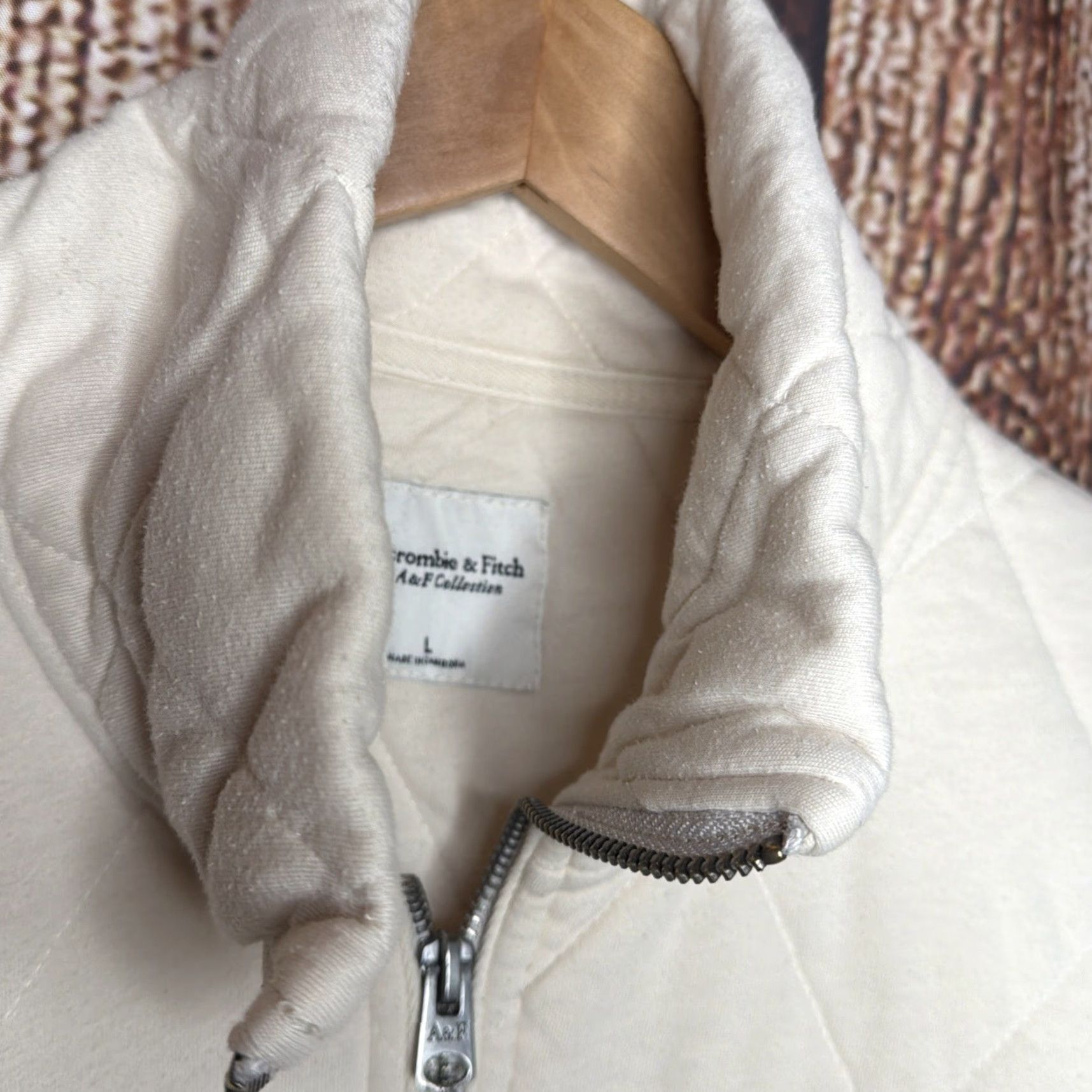 Abercrombie & Fitch Abercrombie & Fitch Sweatshirt Womens Large Beige Quilted 1/4 Zip Pullover Knit Mock Neck Casual Size L / US 10 / IT 46 - 2 Thumbnail