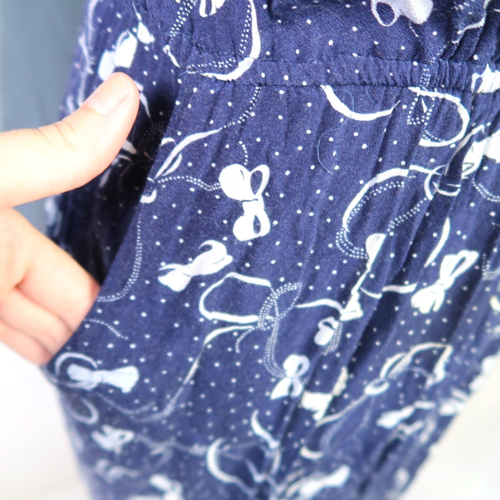 Vintage VINTAGE Carol Anderson Navy Blue White Bow Dot Print Midi Dress Wrap Dress 4 Women Long Sleeve Rayon Polka Dot 80s 90s Size S / US 4 / IT 40 - 5 Thumbnail