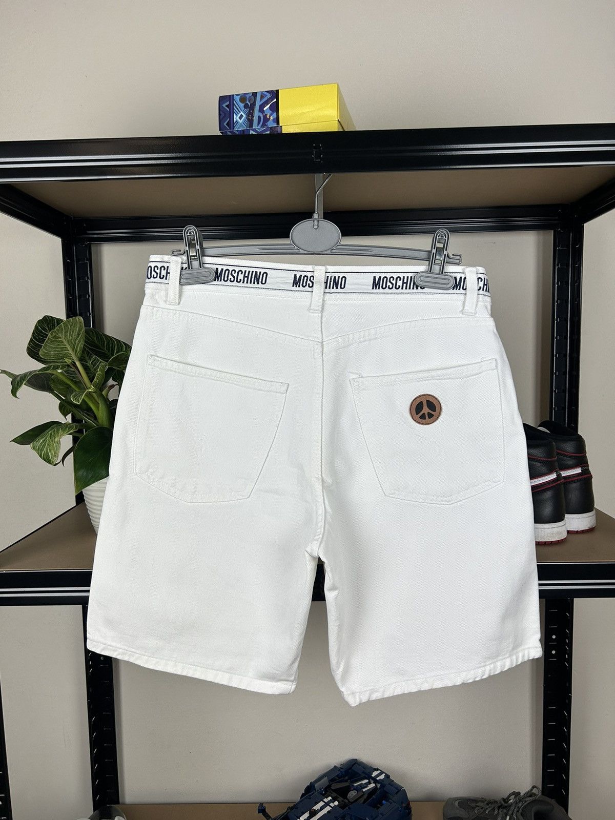 Designer × Moschino Moschino Italy 'Love and Peace' denim short pants Size US 32 / EU 48 - 1 Thumbnail