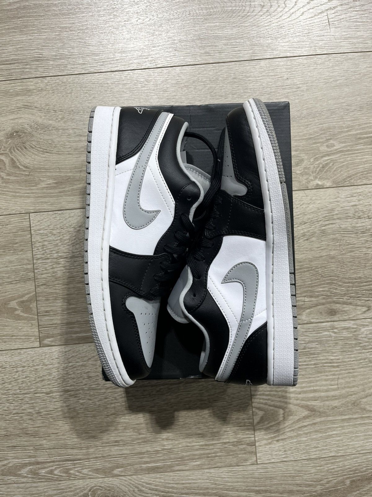 Jordan Brand × Nike Air Jordan 1 low shadows Size US 9 / EU 42 - 1 Thumbnail