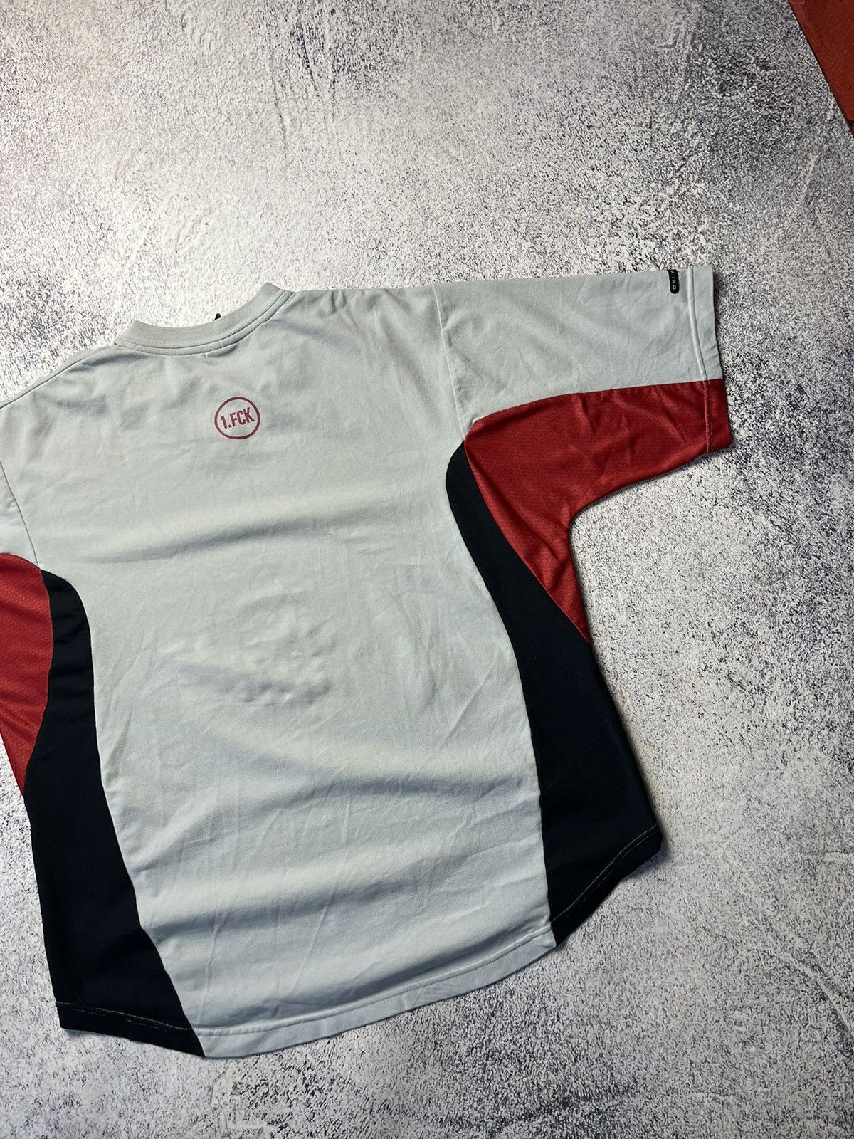 Nike Mens Vintage Nike T-Shirt centre swoosh Rare Size US XL / EU 56 / 4 - 18 Thumbnail