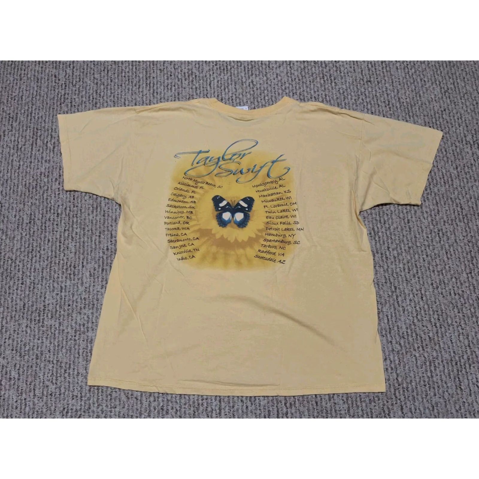 Vintage VINTAGE Taylor Swift Tour Band Nashville Debut 2006 XL T-Shirt - Yellow Cotton Crew Neck Short Sleeve Mens Womens Unisex Adults Fashion Music 2000s Size US XL / EU 56 / 4 - 5 Thumbnail