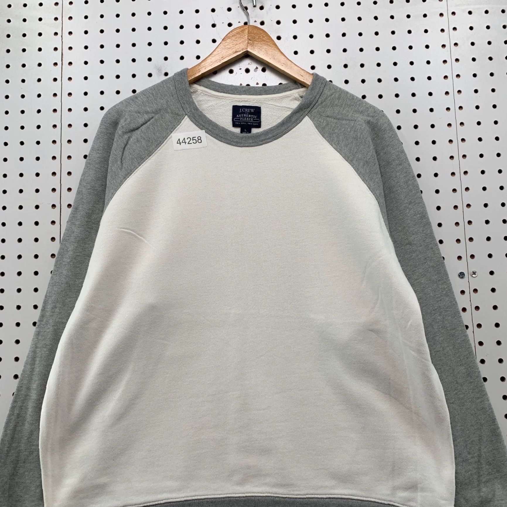 J.Crew J.CREW Fleece Crewneck Sweatshirt Mens L White Gray Retro Fleece Sweatshirt Mens Large White Gray Retro Fleece Size US L / EU 52-54 / 3 - 2 Thumbnail