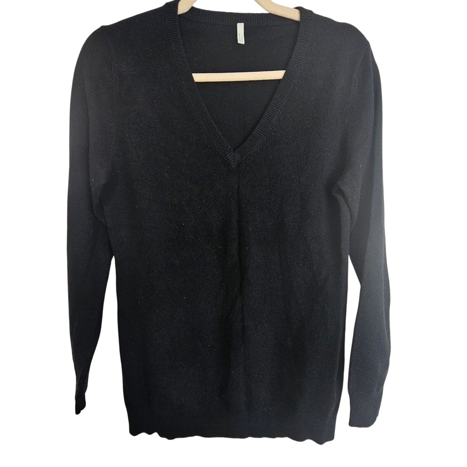 Benetton Benetton Cashmere Sweater Women S Black Vneck Pullover Size S / US 4 / IT 40 - 1 Thumbnail