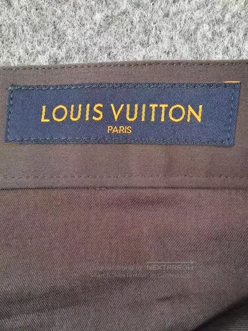 Louis Vuitton Louis Vuitton Grey metallic logo overalls pants Size US 40 / EU 56 - 3 Thumbnail