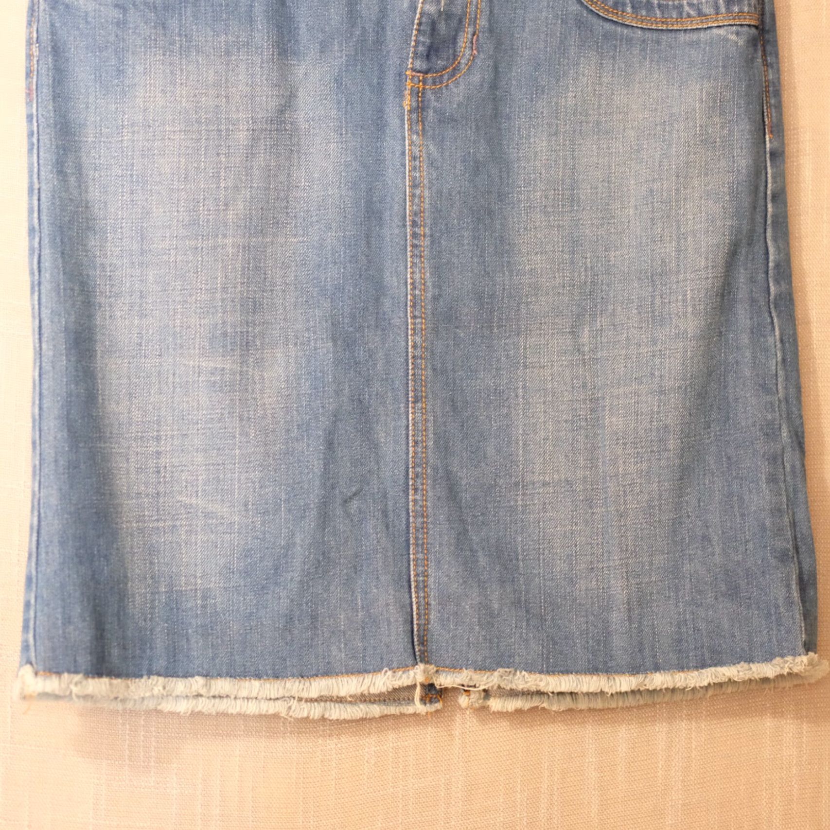 Old Navy Old Navy Denim Skirt Women's Size 4 Above Knee Raw Hem Denim Size 27" / US 4 / IT 40 - 3 Thumbnail