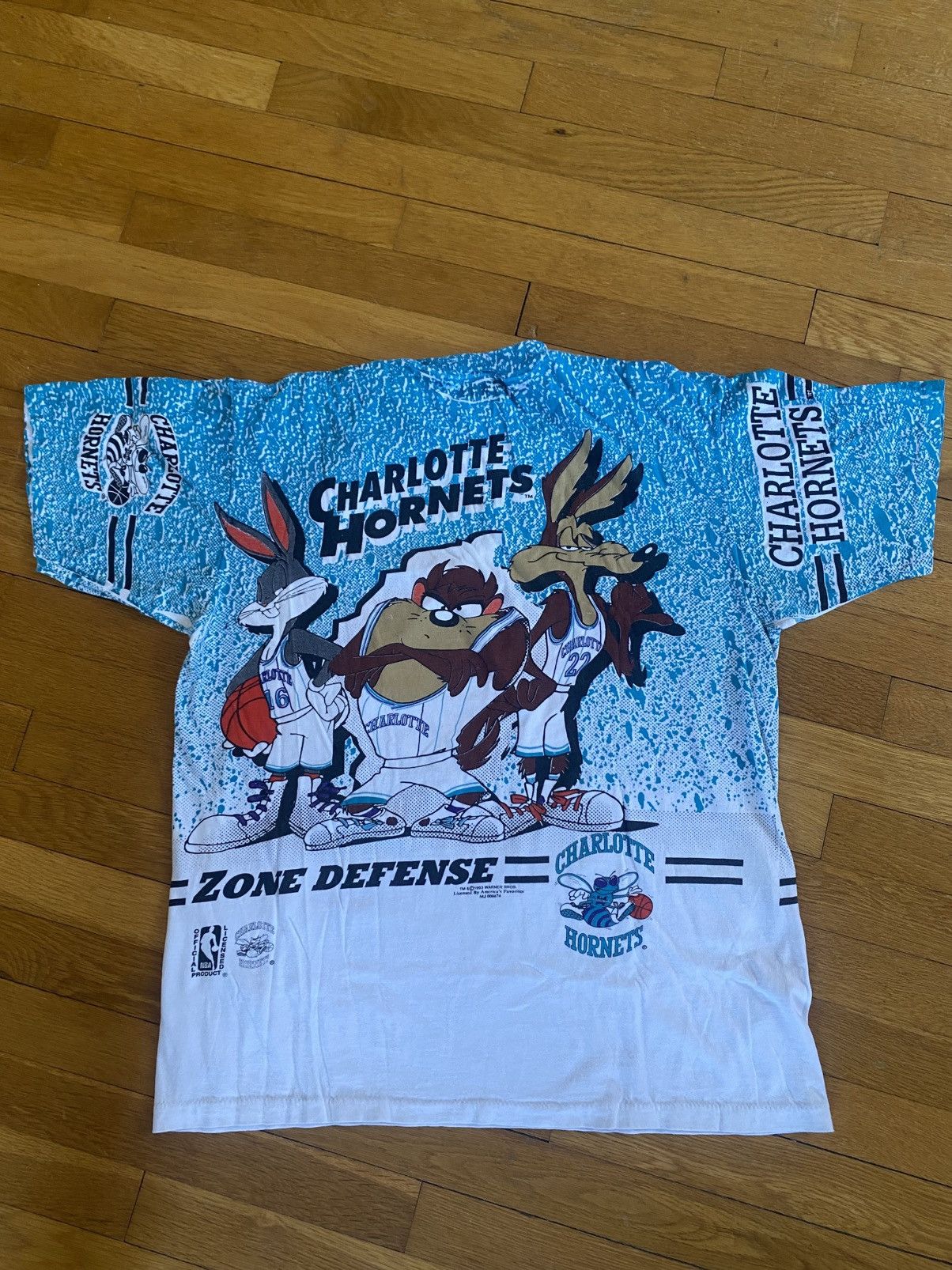 NBA × Vintage 90’s Looney Tunes Charlotte Hornets All Over Print T Shirt Size US L / EU 52-54 / 3 - 2 Thumbnail