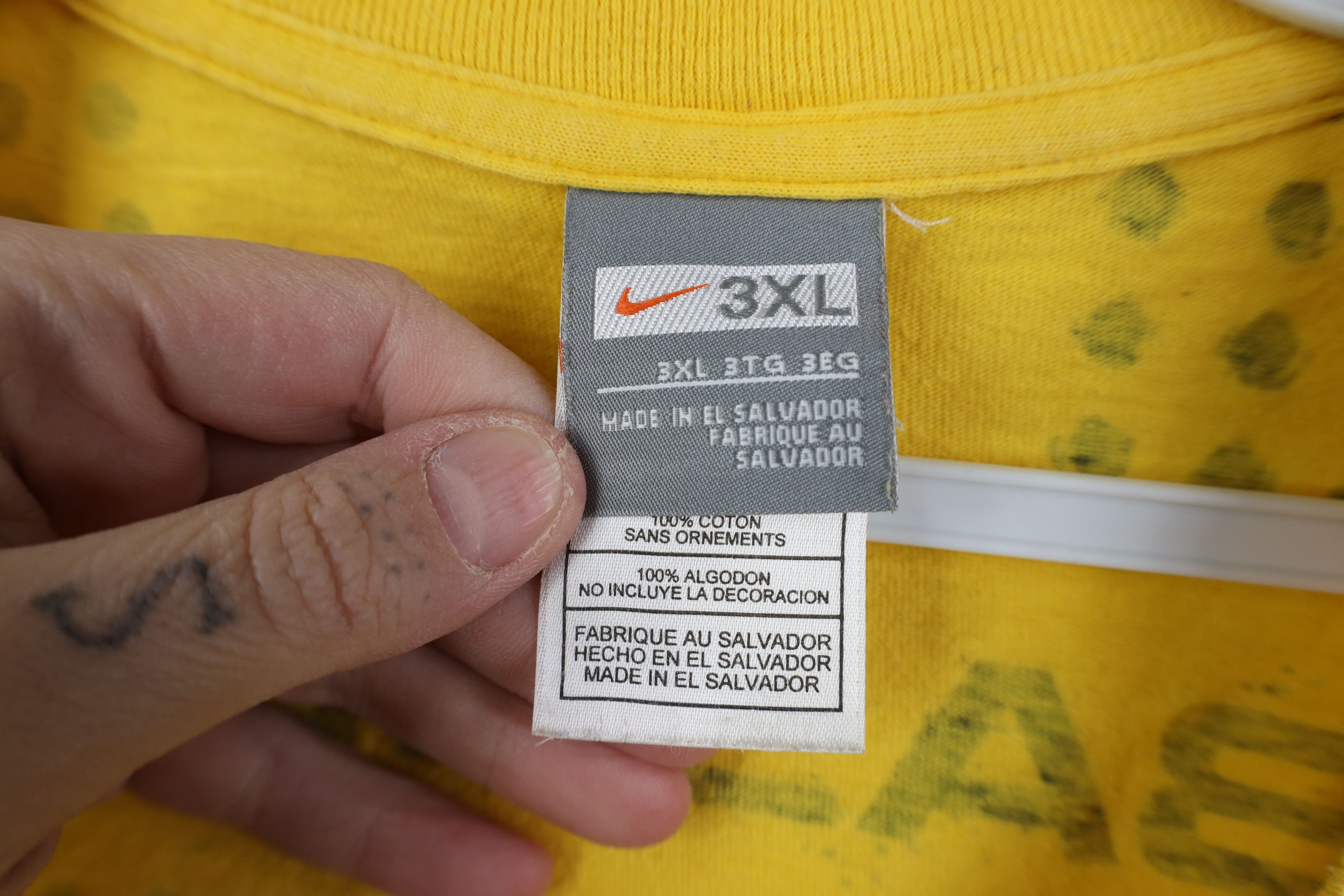 Nike Vintage Nike Basketball Spell All Over Print T-Shirt Yellow Size US XXL / EU 58 / 5 - 7 Thumbnail