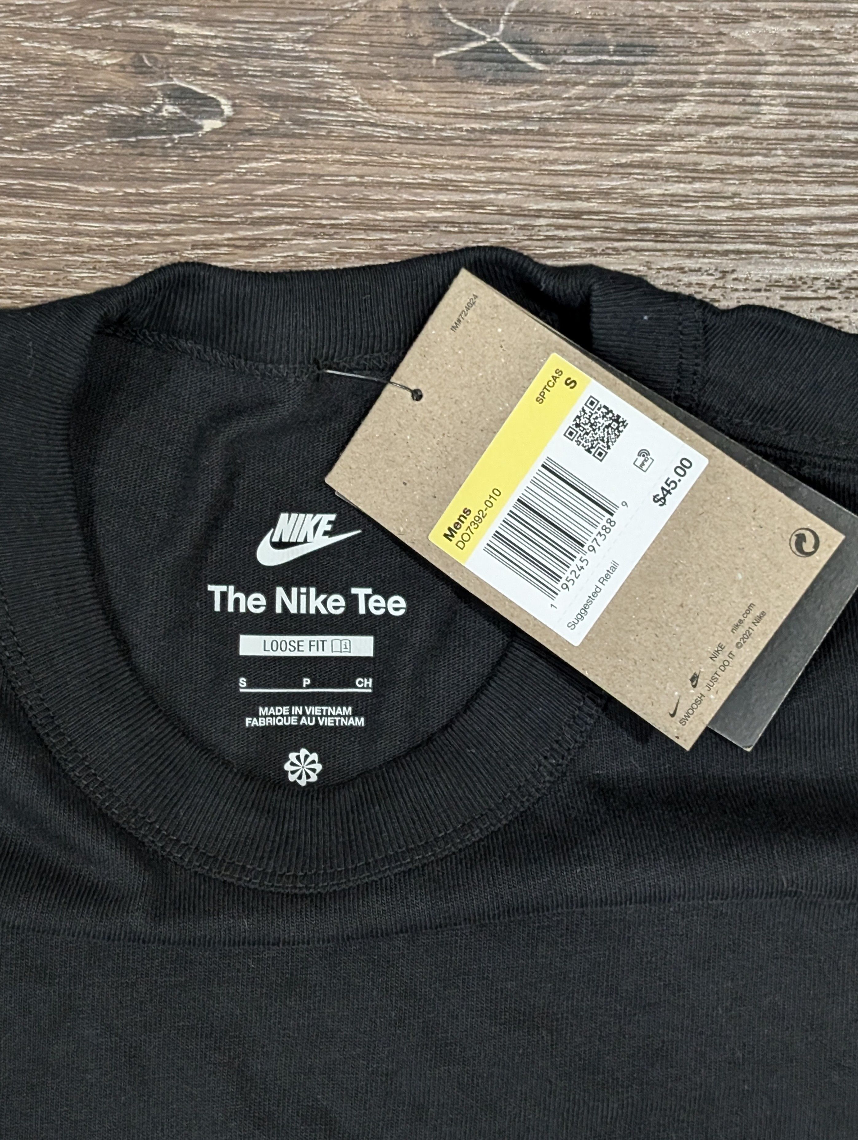 Nike NWT Nike black embroidered heavy t-shirt - SIZE S Size US S / EU 44-46 / 1 - 3 Thumbnail