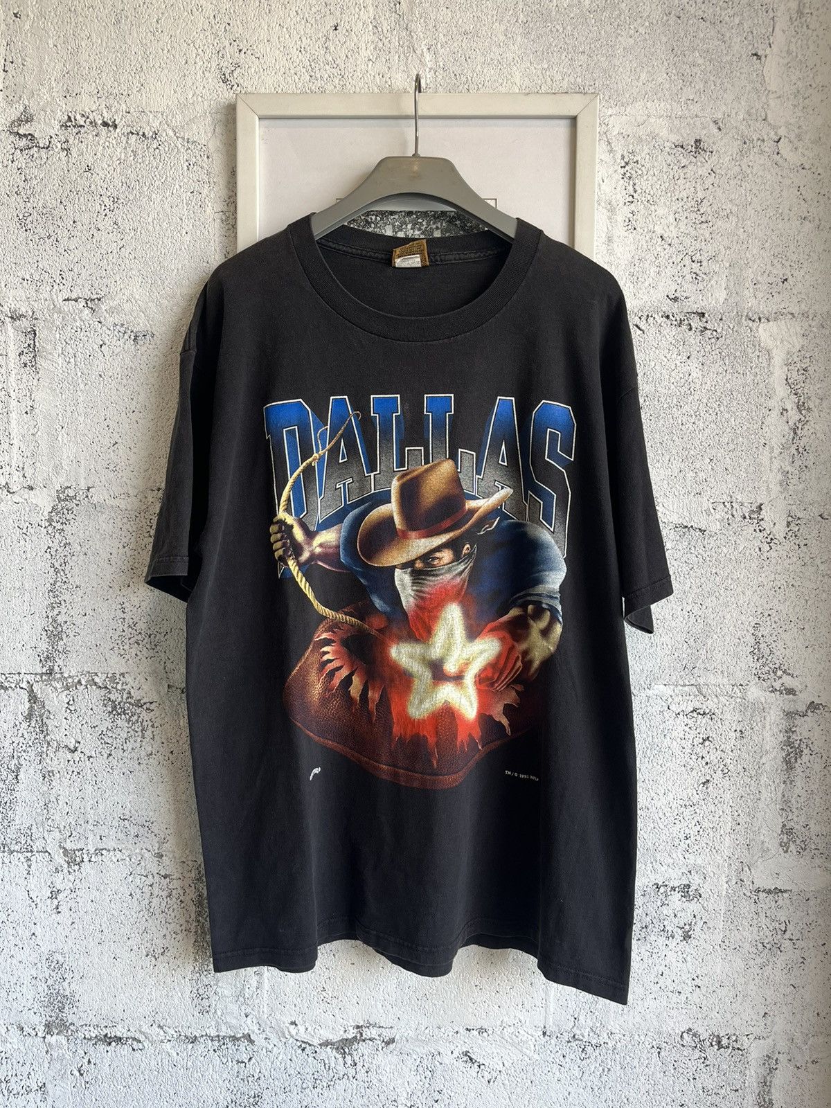 Nutmeg × Vintage Vintage DALLAS COWBOYS 1995’s NFLP Nutmeg Mills Tshirt Size US XL / EU 56 / 4 - 2 Thumbnail