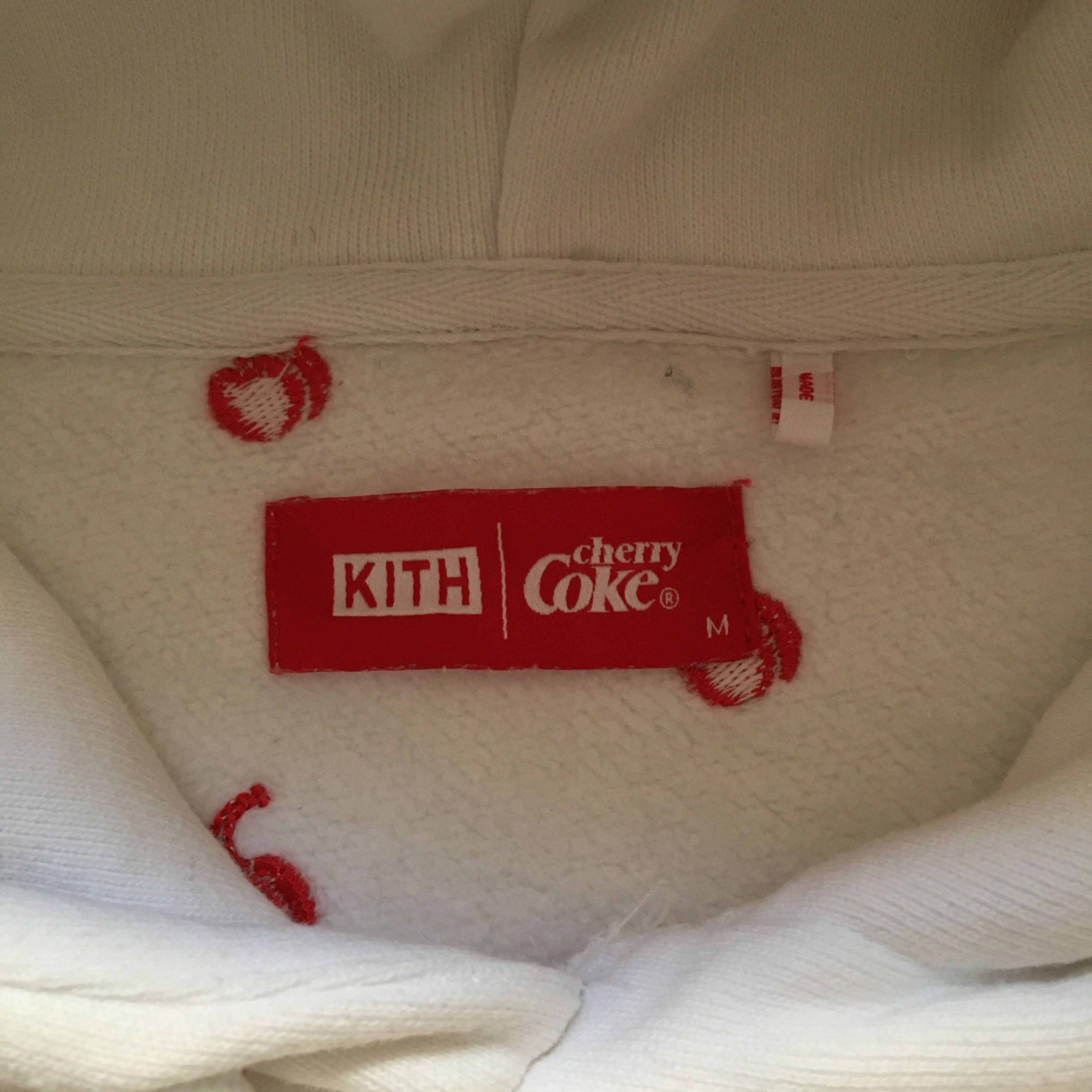 Coca Cola × Kith Kith x Coca-Cola Cherries Hoodie F/F Size US M / EU 48-50 / 2 - 6 Thumbnail