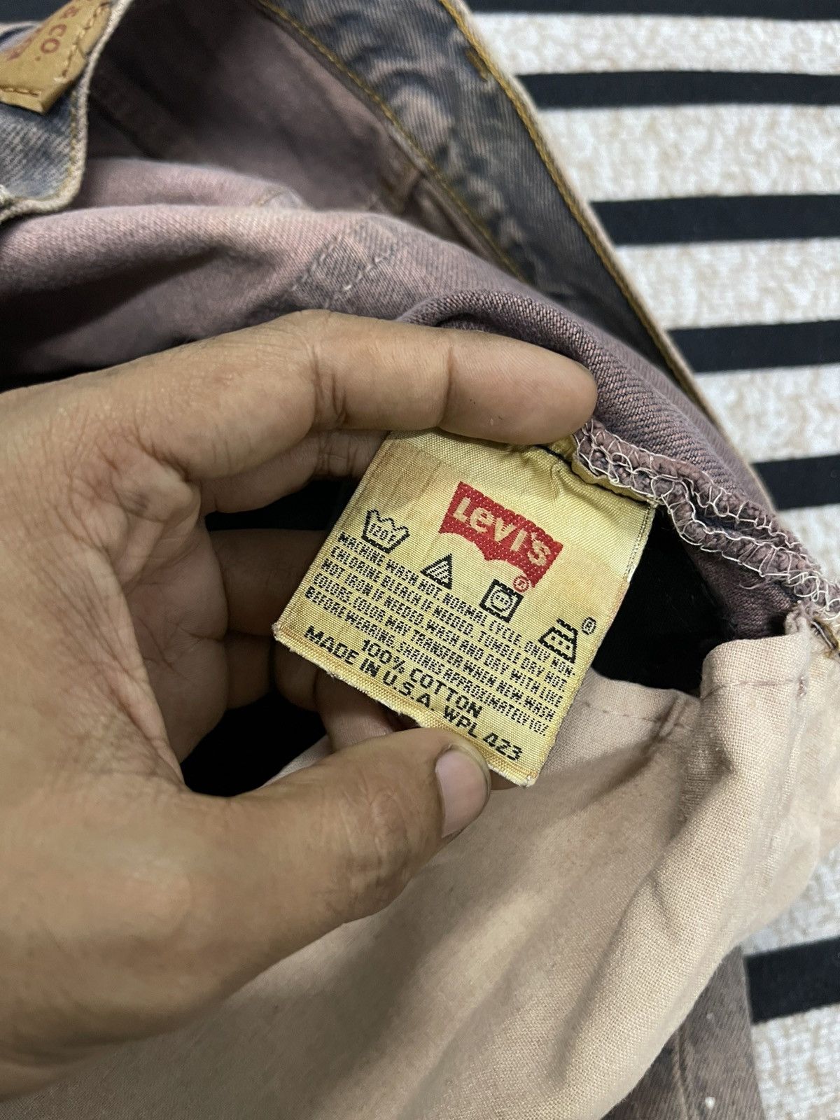 Levi's Vintage Clothing 90s LEVIS 501xx DISTRESSED JEANS SPLASHED PAINT RARE Size US 31 - 10 Thumbnail