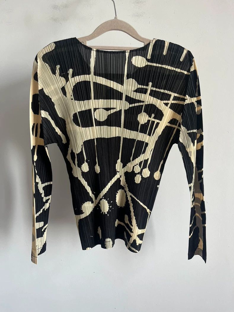 Issey Miyake Issey Miyake size:3 Yellow and black ink wash pleated long Size S / US 4 / IT 40 - 2 Thumbnail