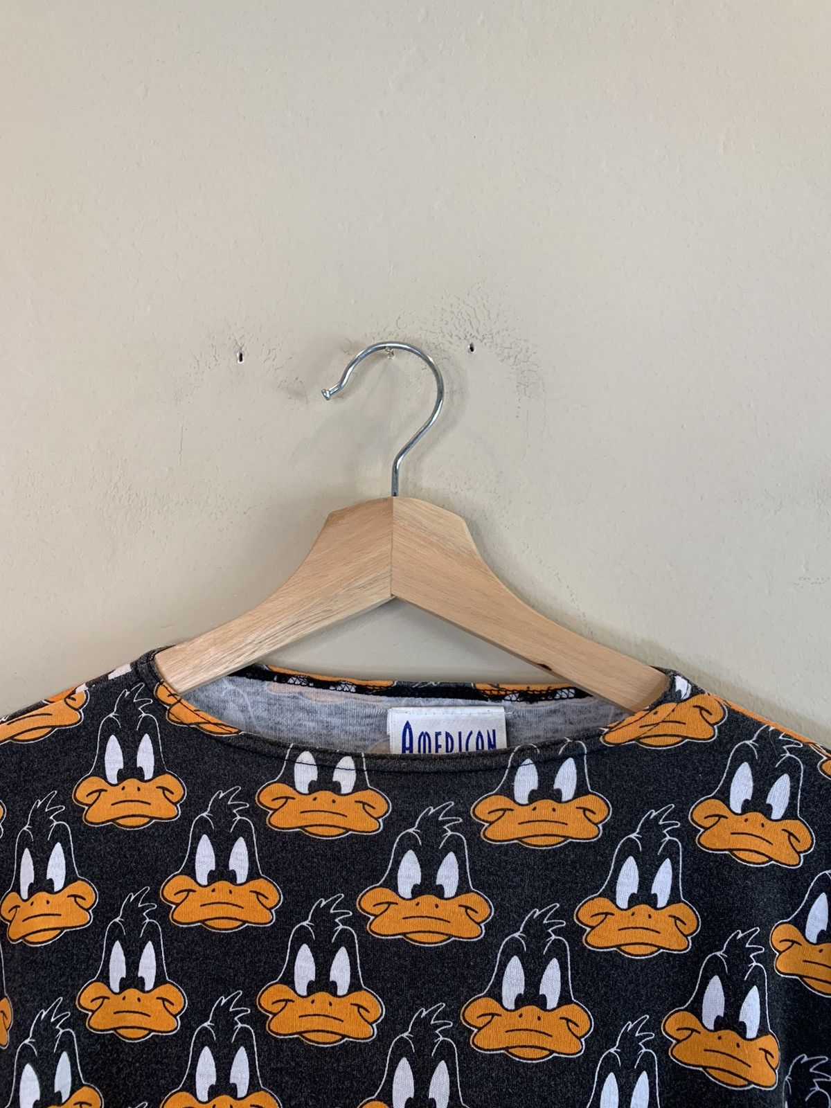 Vintage × Warner Bros RARE* Vintage 1992 Daffy Duck AOP Single Stitch Looney Shirt Size US M / EU 48-50 / 2 - 6 Thumbnail