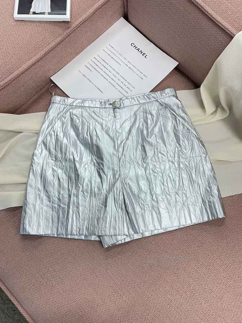 Chanel Chanel Silver shiny shorts Size 25" / US 0 / IT 36 - 2 Thumbnail
