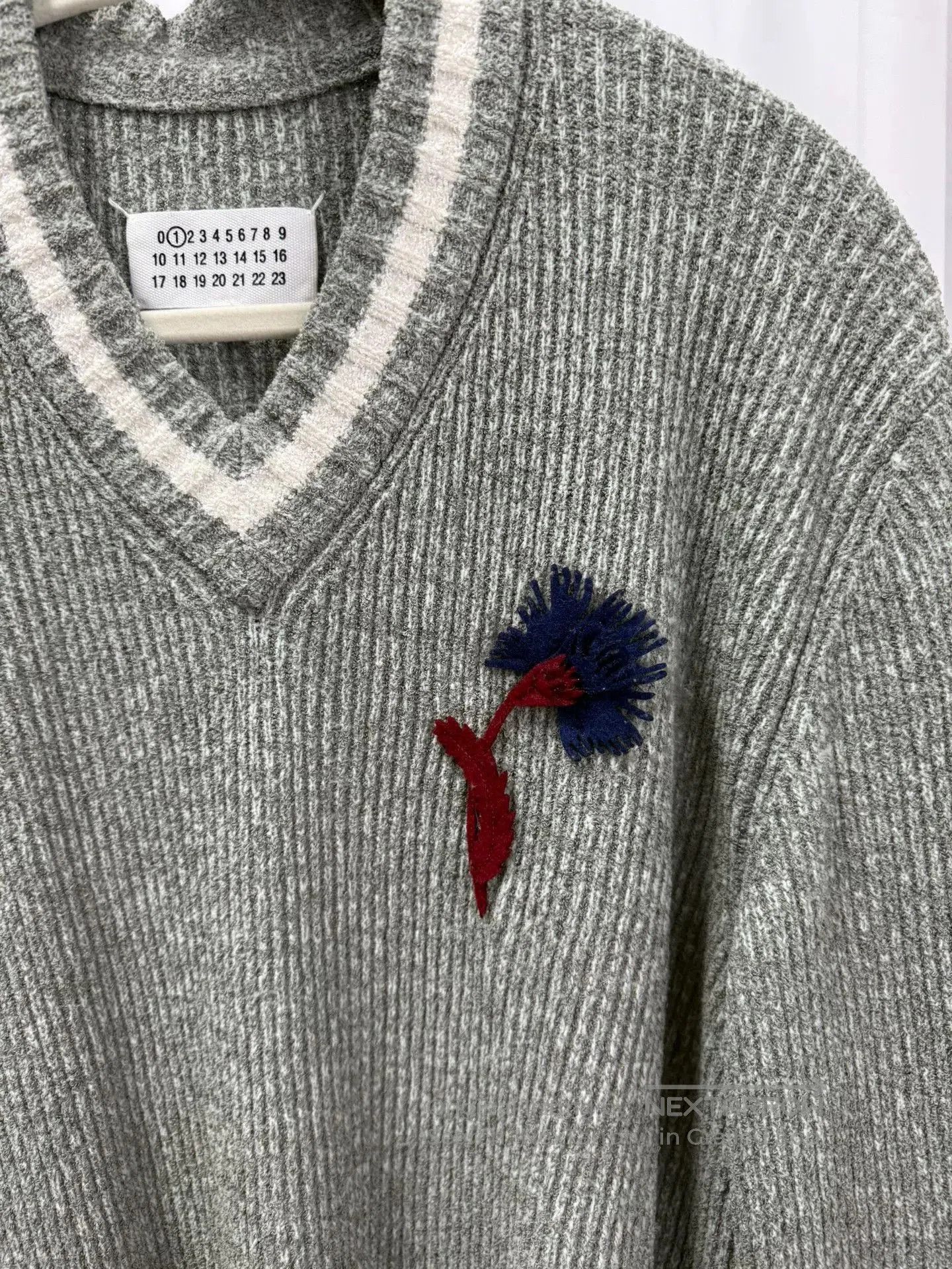 Maison Margiela maison margiela loose v-neck sweater. Size US L / EU 52-54 / 3 - 2 Thumbnail
