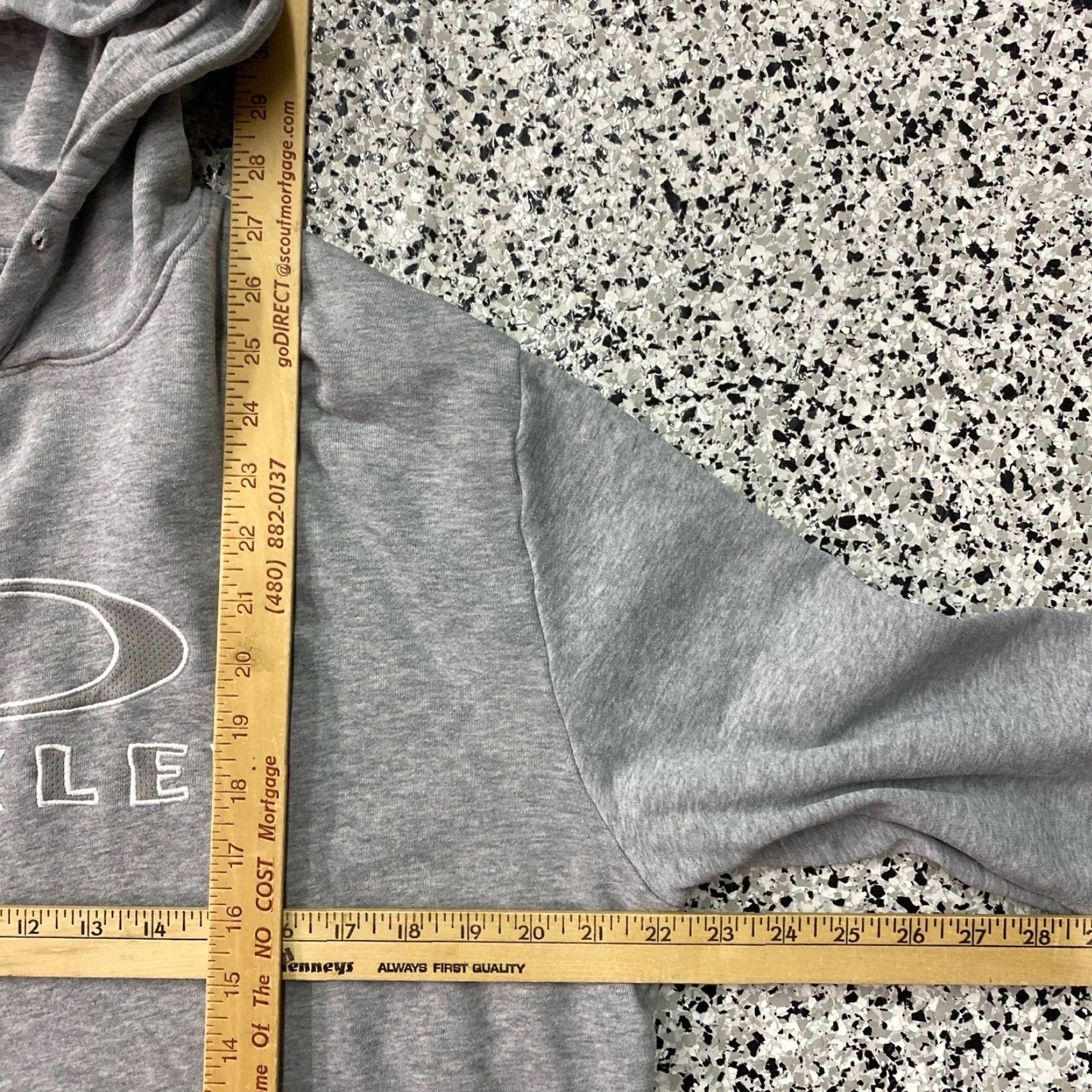 Oakley VINTAGE Oakley Hoodie Men’s Center Grey Size L Logo Graphic Print Pullover Hooded Crew Neck Long Sleeve | Gray | Regular Fit | Outdoor Y2K Men Size US L / EU 52-54 / 3 - 3 Thumbnail