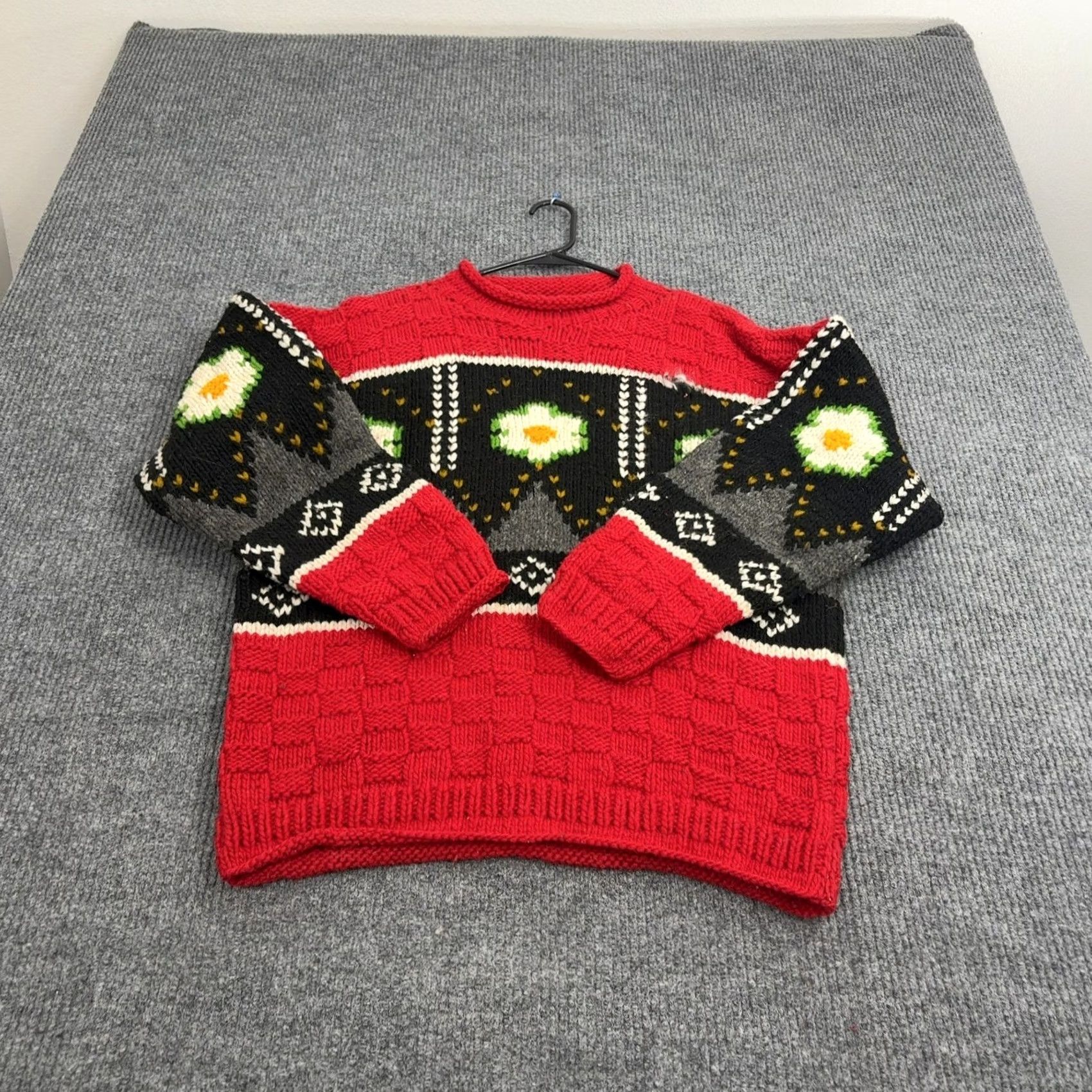 Vintage VINTAGE Handknit Sweater Mens L Red Wool Floral Geometric Chunky Boho Style Size US L / EU 52-54 / 3 - 4 Thumbnail