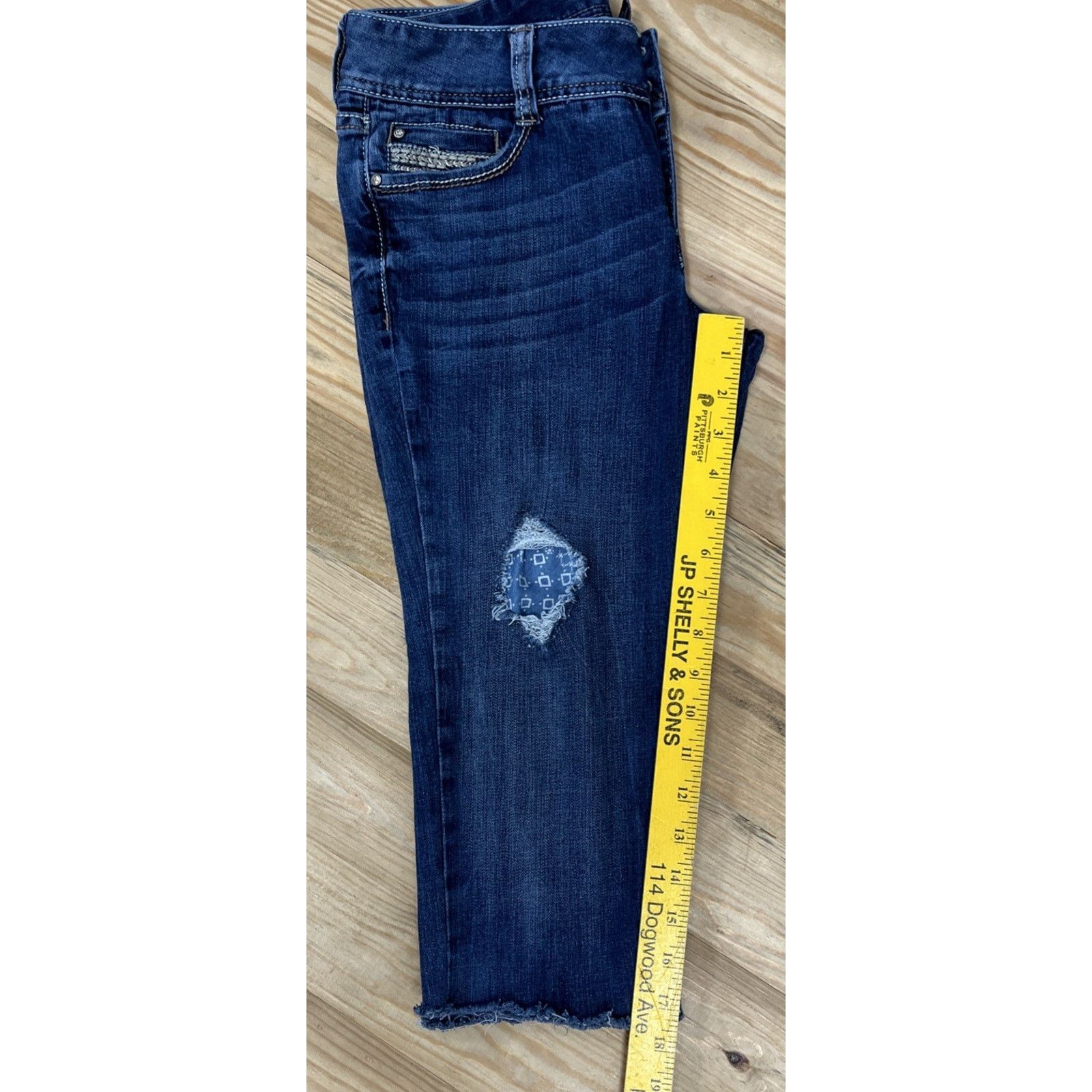 Other Amethyst Jeans Embroidered Capri Sz 7 Size 31" - 6 Thumbnail